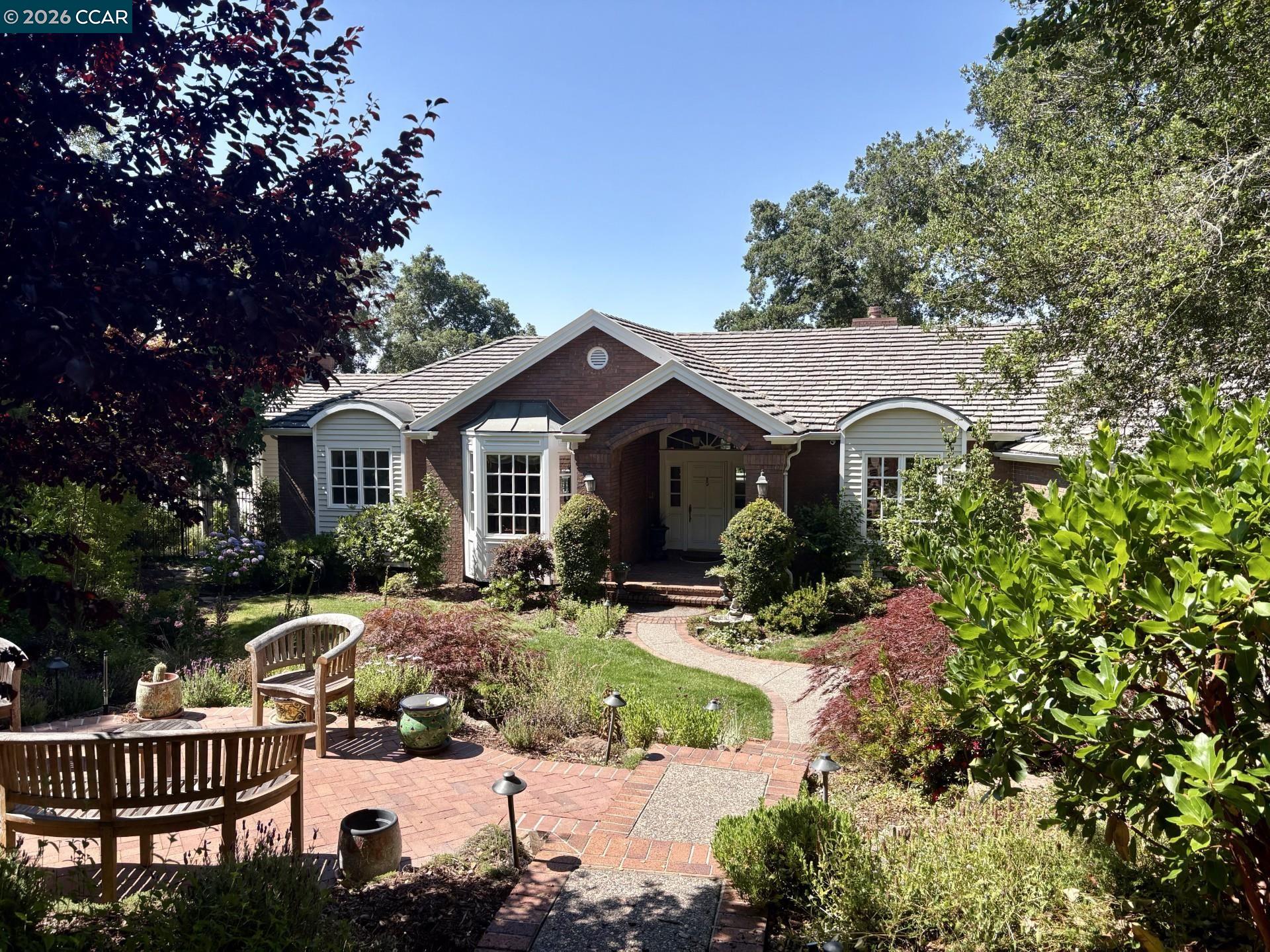 Detail Gallery Image 12 of 13 For 39 Orinda View, Orinda,  CA 94563 - 5 Beds | 3/2 Baths