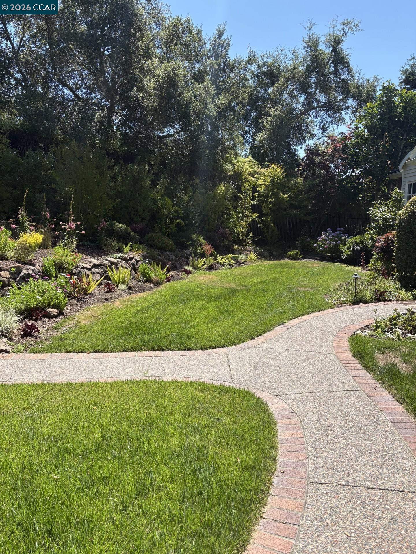 Detail Gallery Image 6 of 13 For 39 Orinda View, Orinda,  CA 94563 - 5 Beds | 3/2 Baths