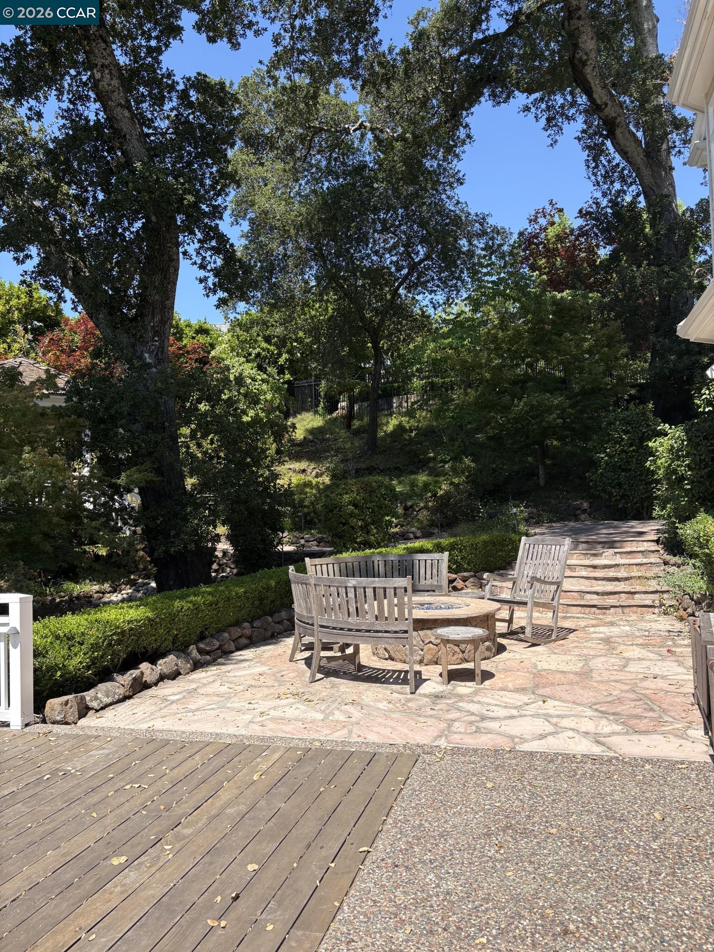 Detail Gallery Image 7 of 13 For 39 Orinda View, Orinda,  CA 94563 - 5 Beds | 3/2 Baths