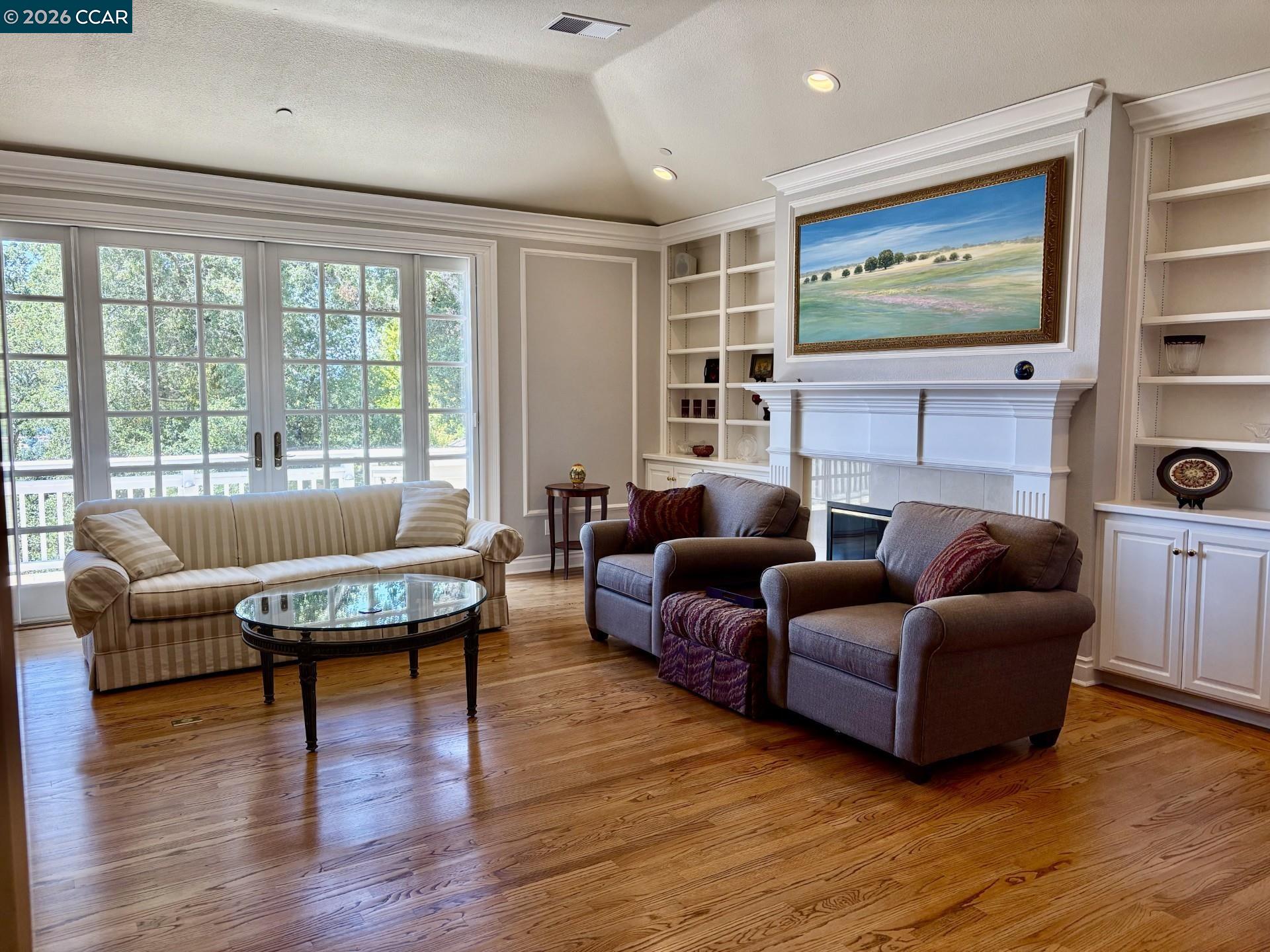 Detail Gallery Image 10 of 13 For 39 Orinda View, Orinda,  CA 94563 - 5 Beds | 3/2 Baths