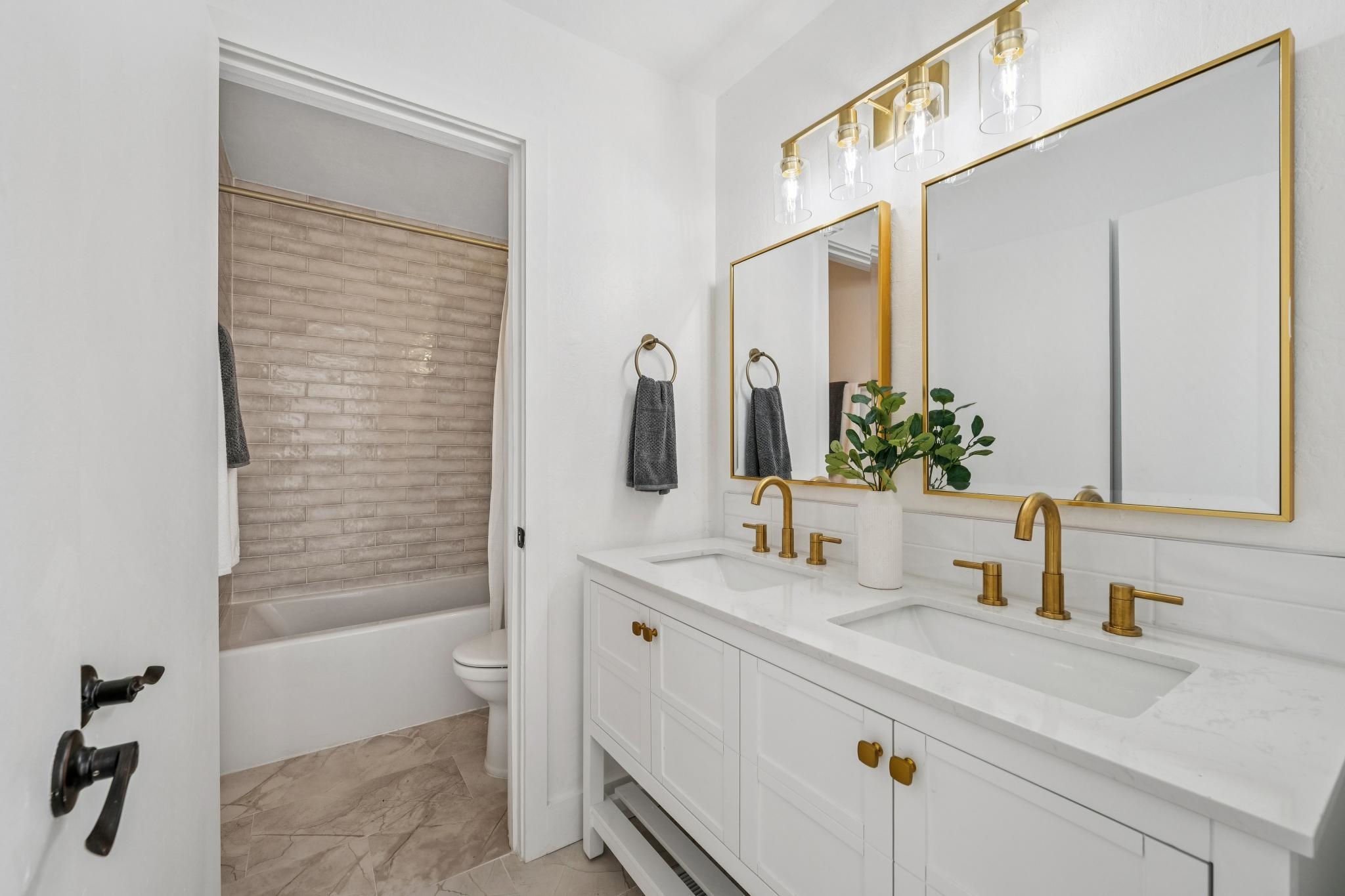 Detail Gallery Image 23 of 49 For 6507 Heather Ridge Way, Oakland,  CA 94611 - 4 Beds | 3/1 Baths