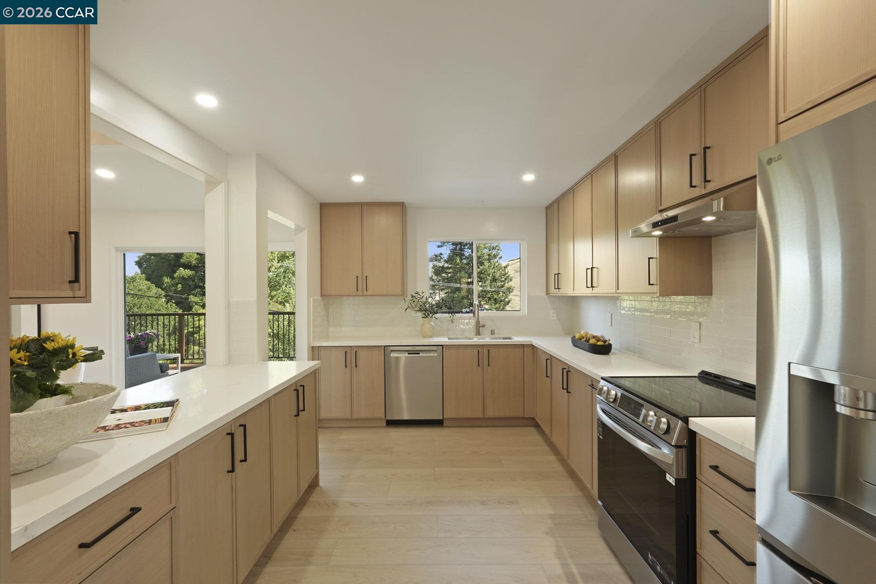 Detail Gallery Image 10 of 59 For 3233 Lucas Circle, Lafayette,  CA 94549 - 4 Beds | 3/1 Baths