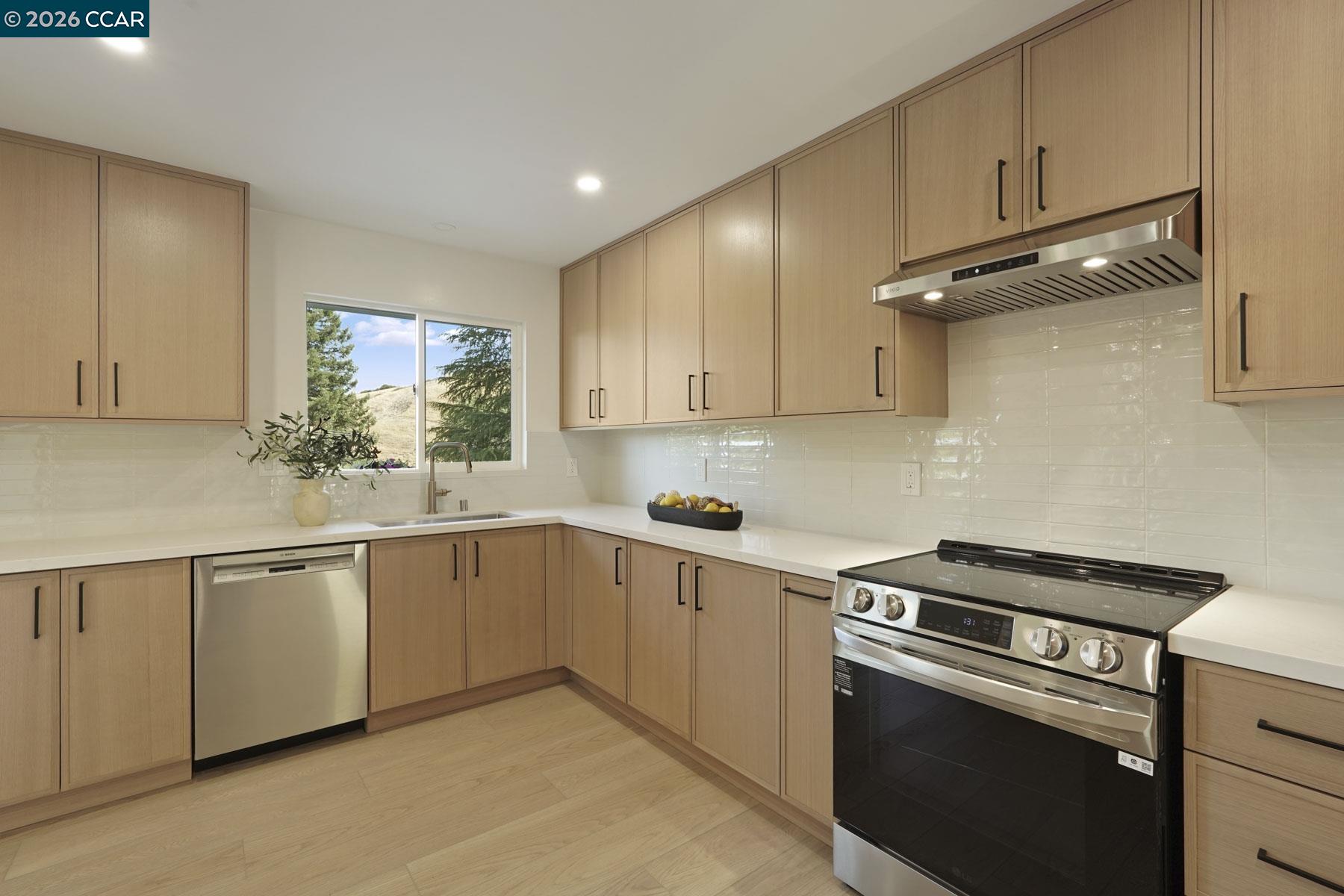 Detail Gallery Image 11 of 59 For 3233 Lucas Circle, Lafayette,  CA 94549 - 4 Beds | 3/1 Baths