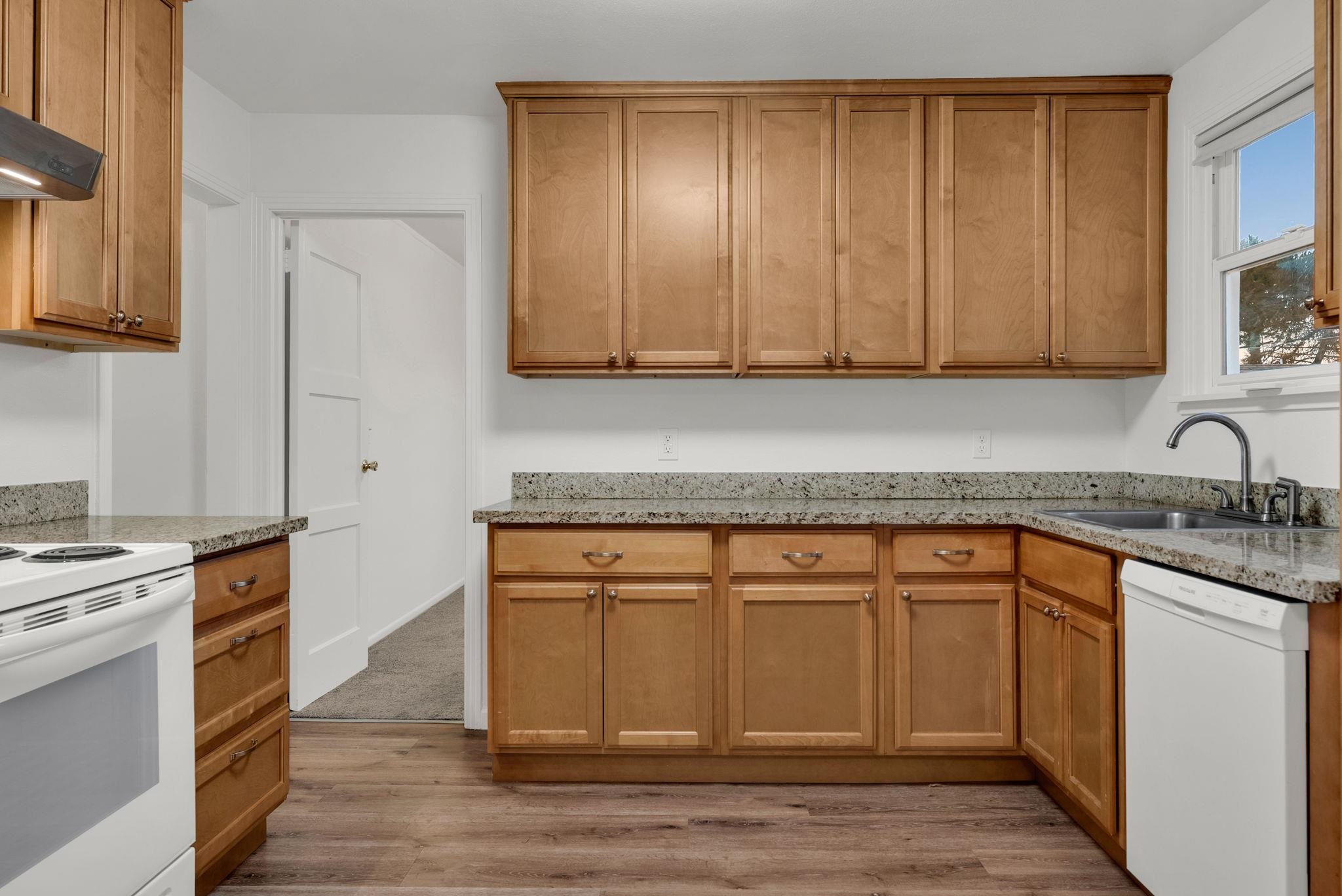 Detail Gallery Image 9 of 17 For 20911 Chester St, Castro Valley,  CA 94546 - 2 Beds | 1 Baths