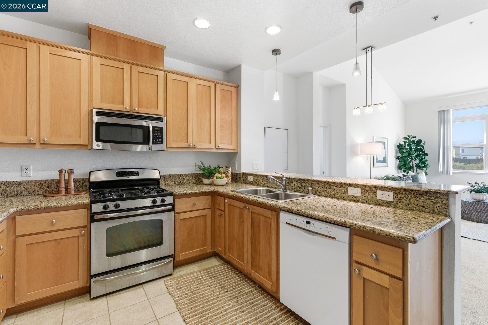 Detail Gallery Image 3 of 32 For 1488 El Camino Real #P5,  South San Francisco,  CA 94080 - 2 Beds | 2 Baths