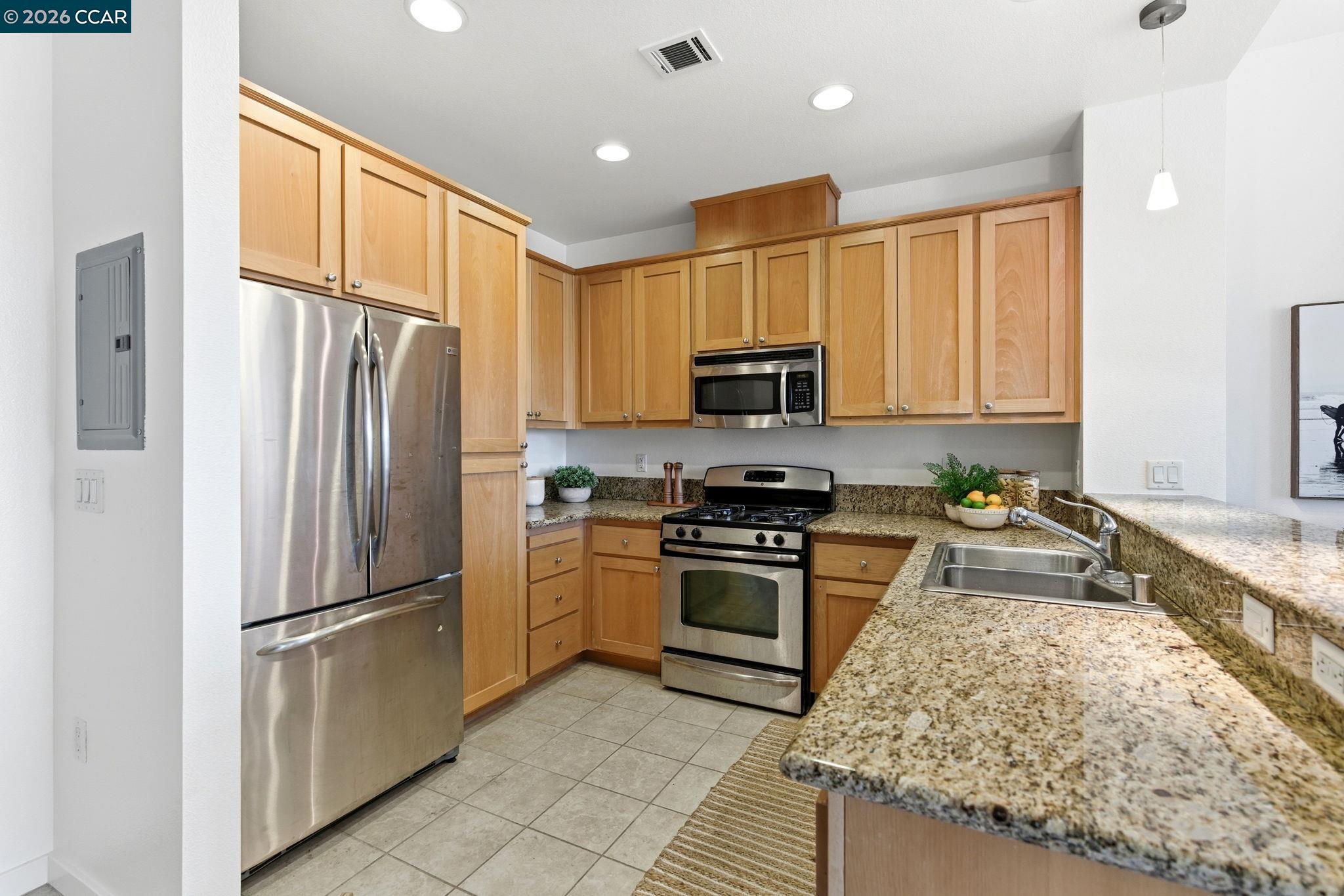 Detail Gallery Image 4 of 32 For 1488 El Camino Real #P5,  South San Francisco,  CA 94080 - 2 Beds | 2 Baths