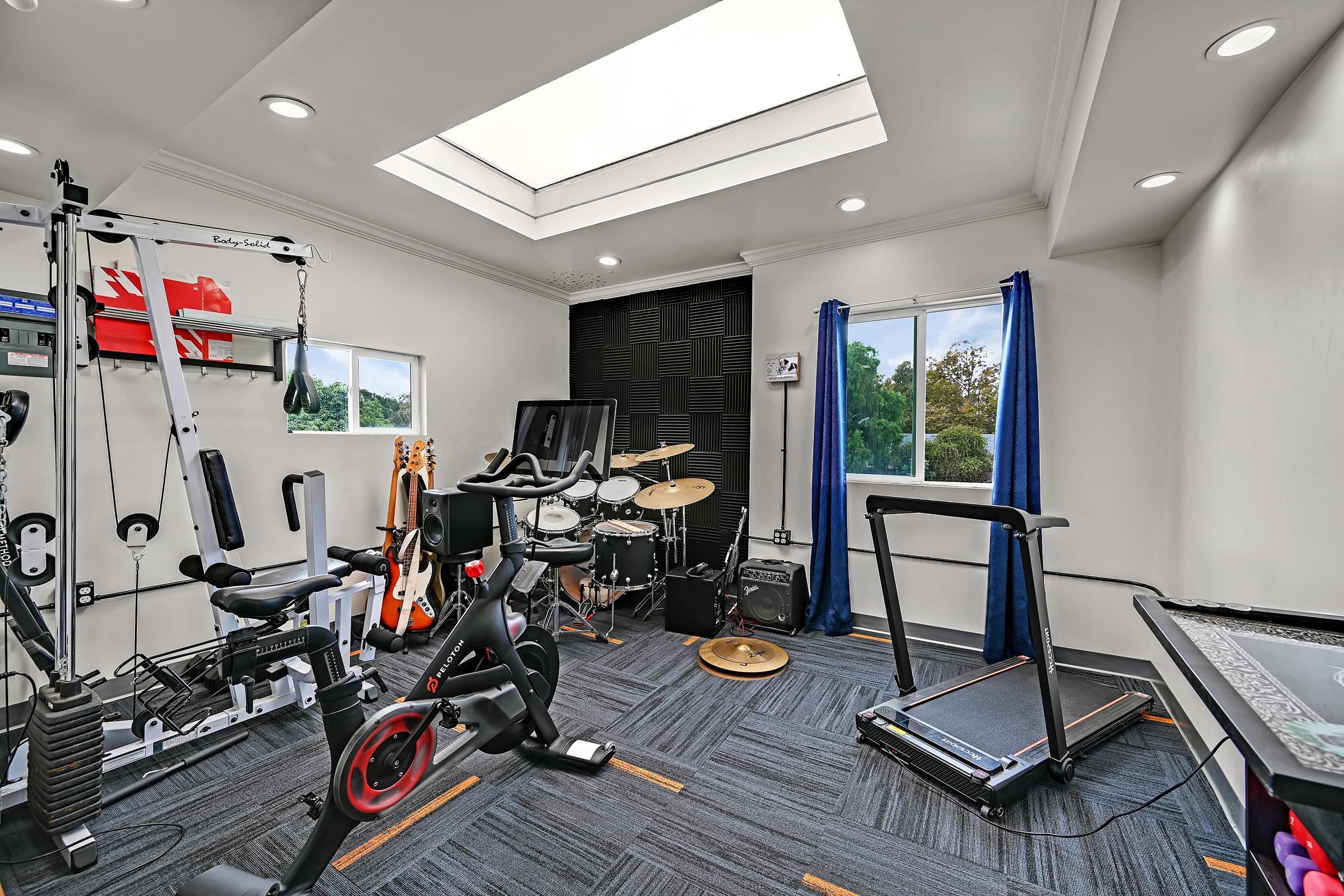 Detail Gallery Image 28 of 33 For 17779 Rainier Ave, Hayward,  CA 94541 - 4 Beds | 2 Baths