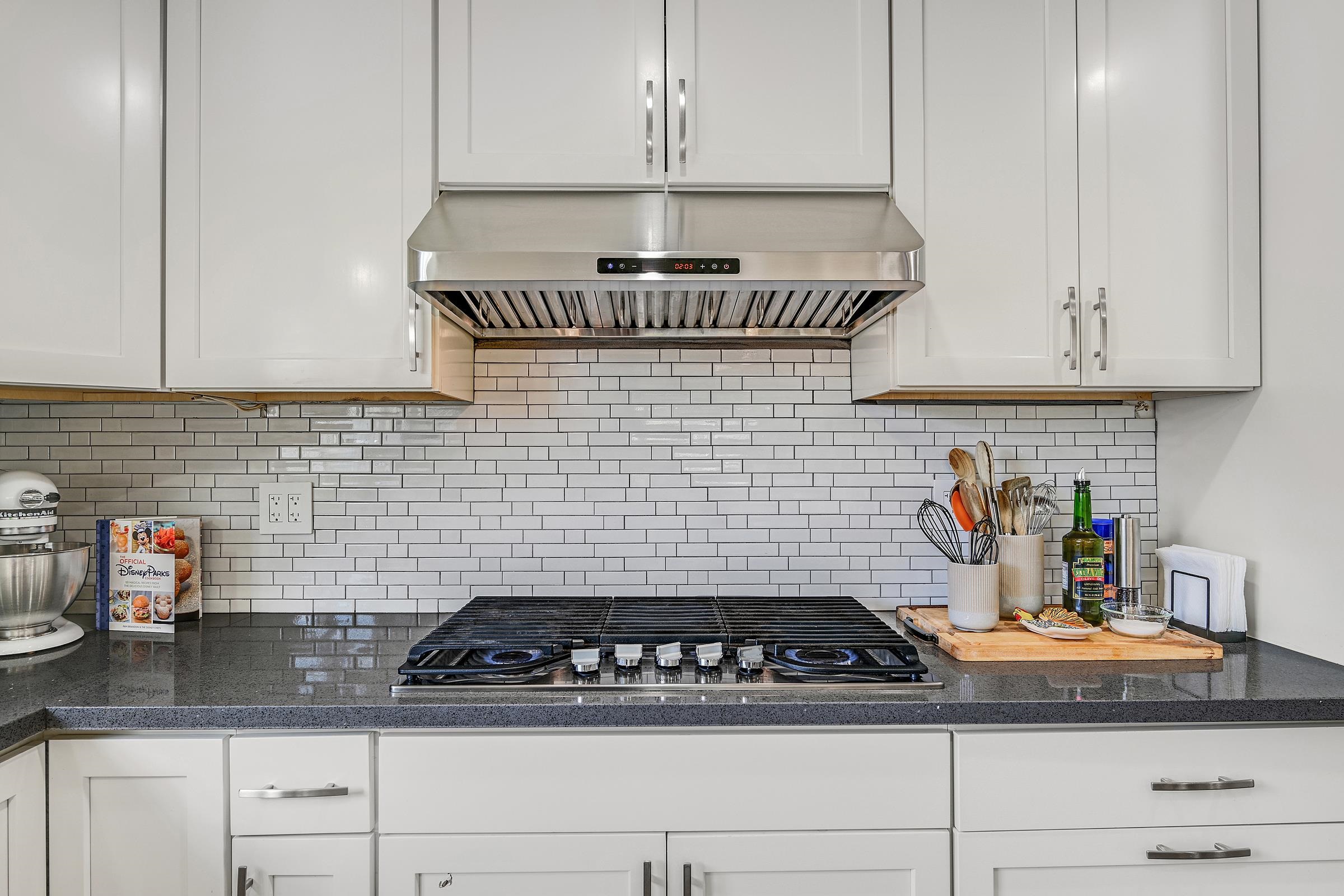 Detail Gallery Image 10 of 33 For 17779 Rainier Ave, Hayward,  CA 94541 - 4 Beds | 2 Baths