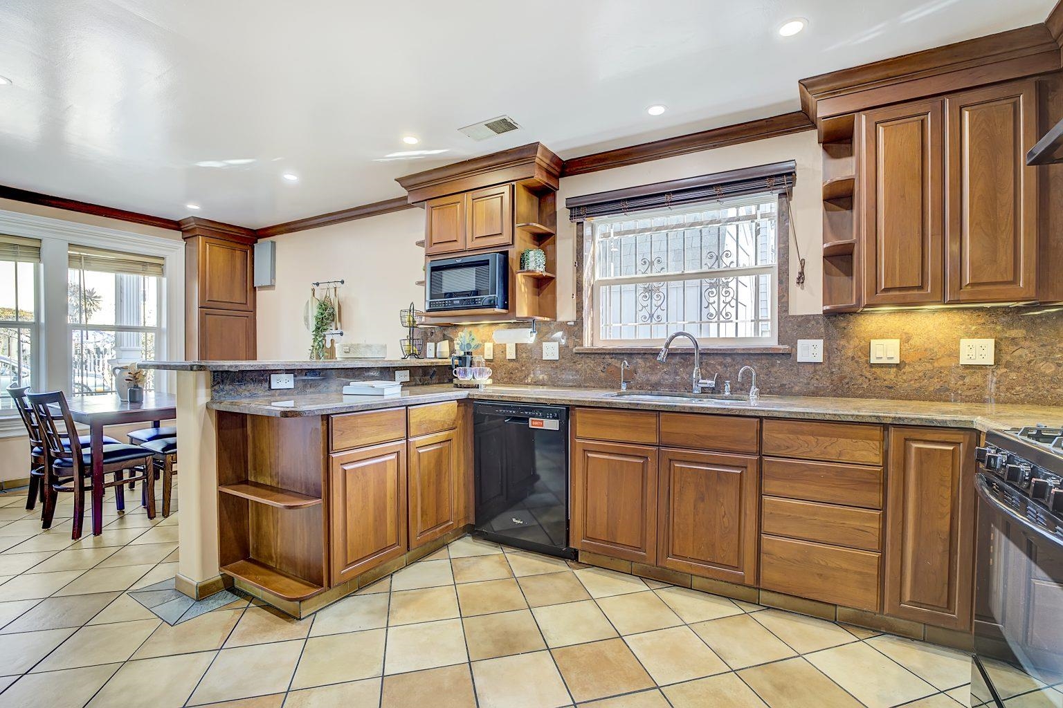 Detail Gallery Image 18 of 55 For 2635 E 10th St, Oakland,  CA 94601 - 4 Beds | 3 Baths