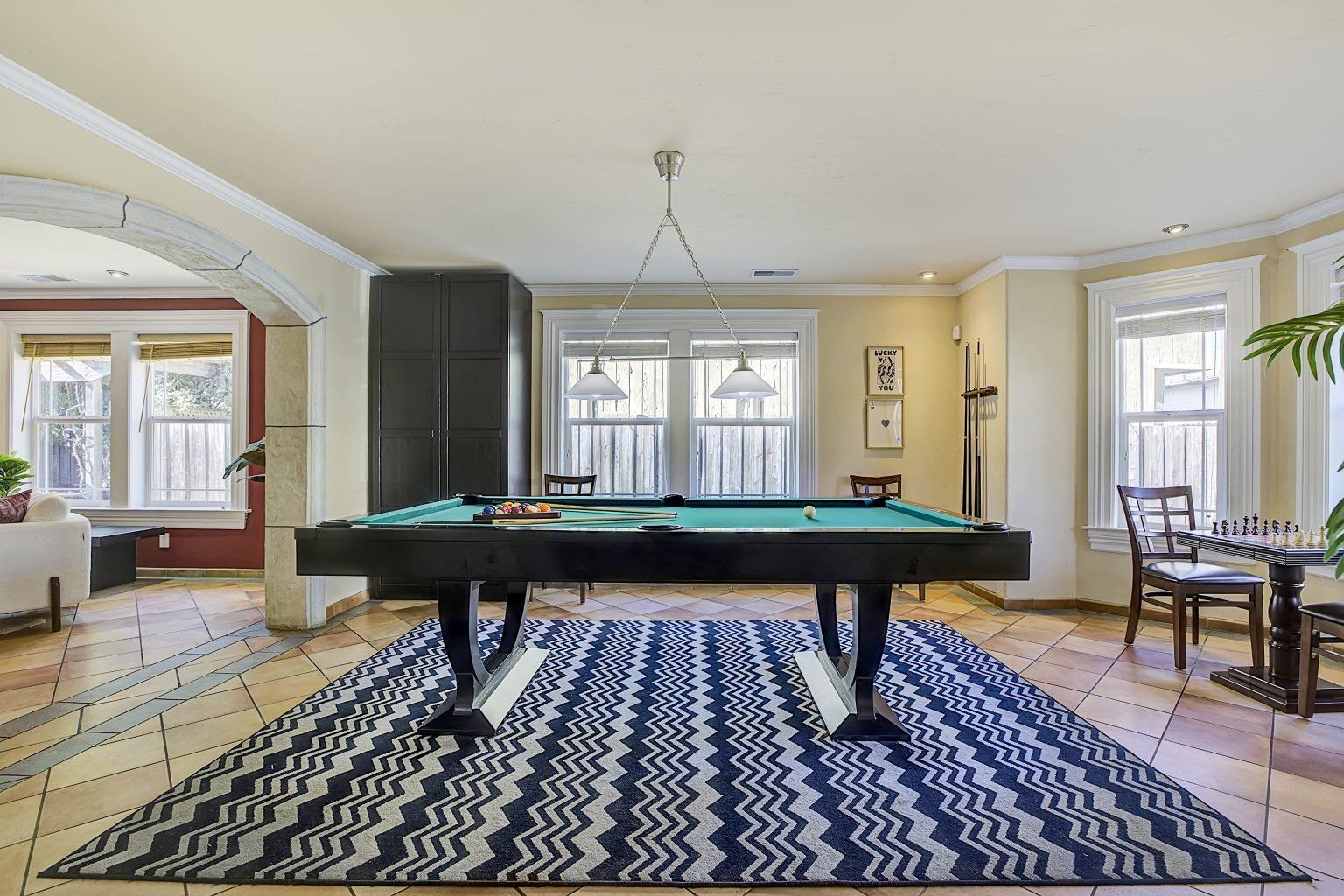 Detail Gallery Image 4 of 55 For 2635 E 10th St, Oakland,  CA 94601 - 4 Beds | 3 Baths