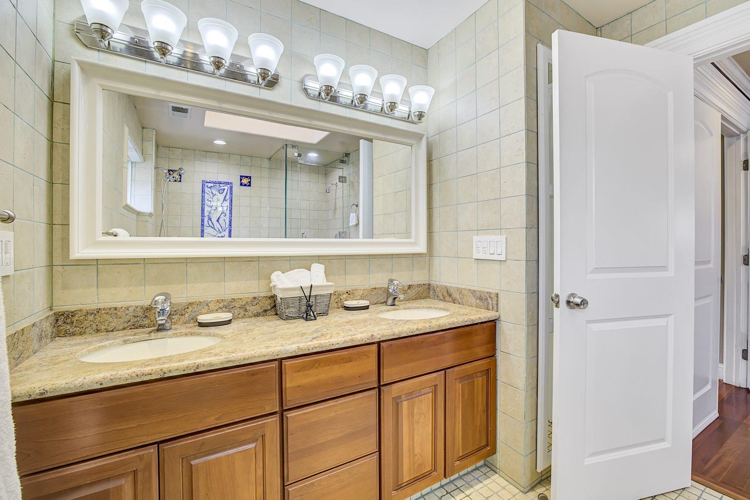 Detail Gallery Image 33 of 55 For 2635 E 10th St, Oakland,  CA 94601 - 4 Beds | 3 Baths