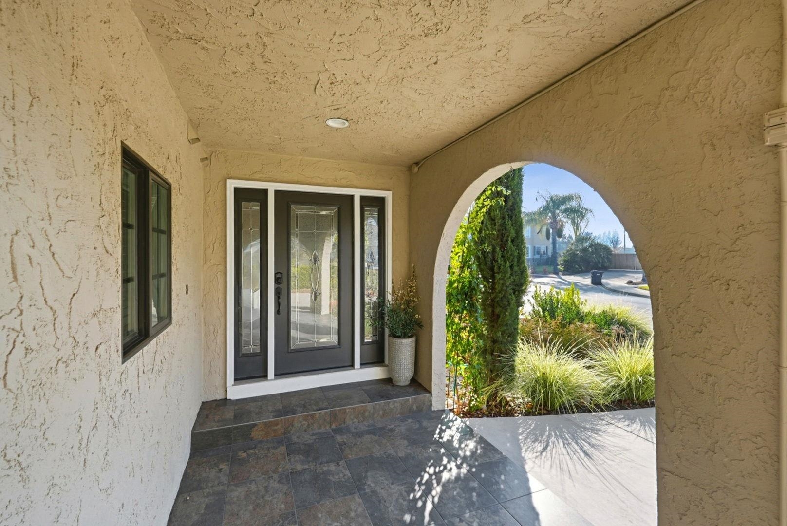 Detail Gallery Image 4 of 47 For 1368 Pegan Cmn, Livermore,  CA 94550 - 4 Beds | 3/1 Baths