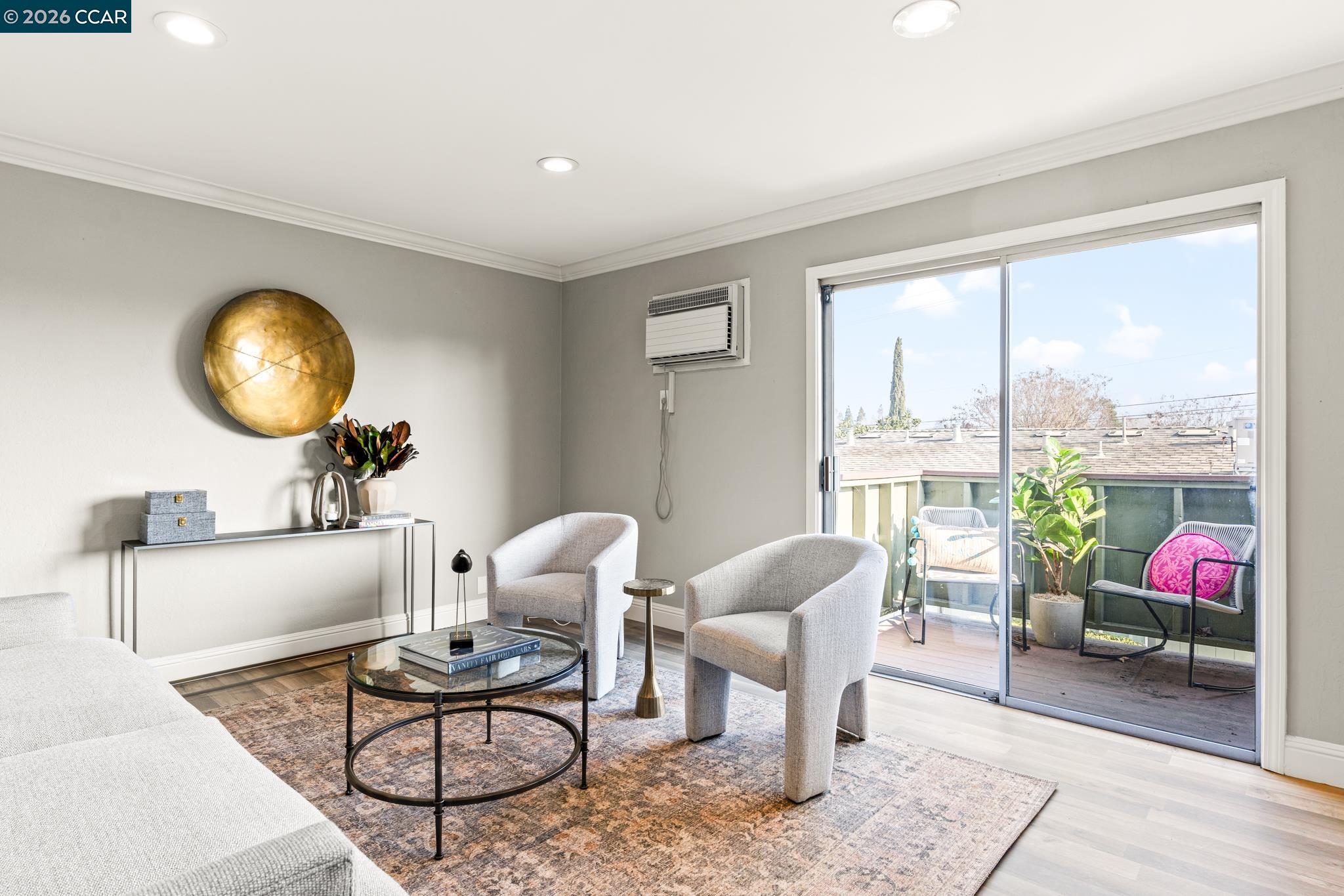 Detail Gallery Image 2 of 29 For 1133 Meadow Ln #106,  Concord,  CA 94520 - 2 Beds | 1/1 Baths