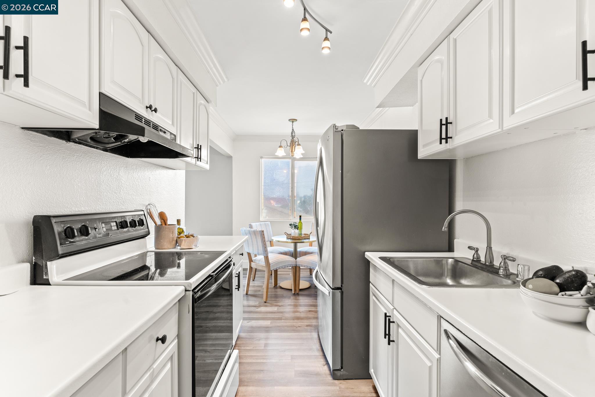 Detail Gallery Image 12 of 29 For 1133 Meadow Ln #106,  Concord,  CA 94520 - 2 Beds | 1/1 Baths