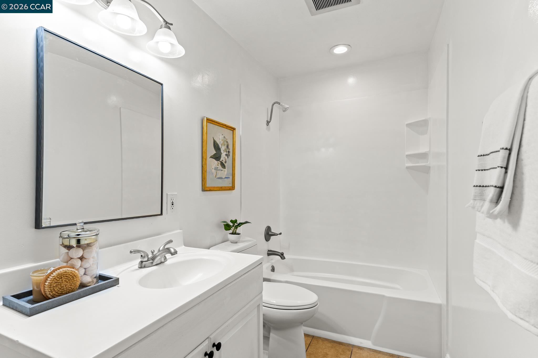 Detail Gallery Image 18 of 29 For 1133 Meadow Ln #106,  Concord,  CA 94520 - 2 Beds | 1/1 Baths