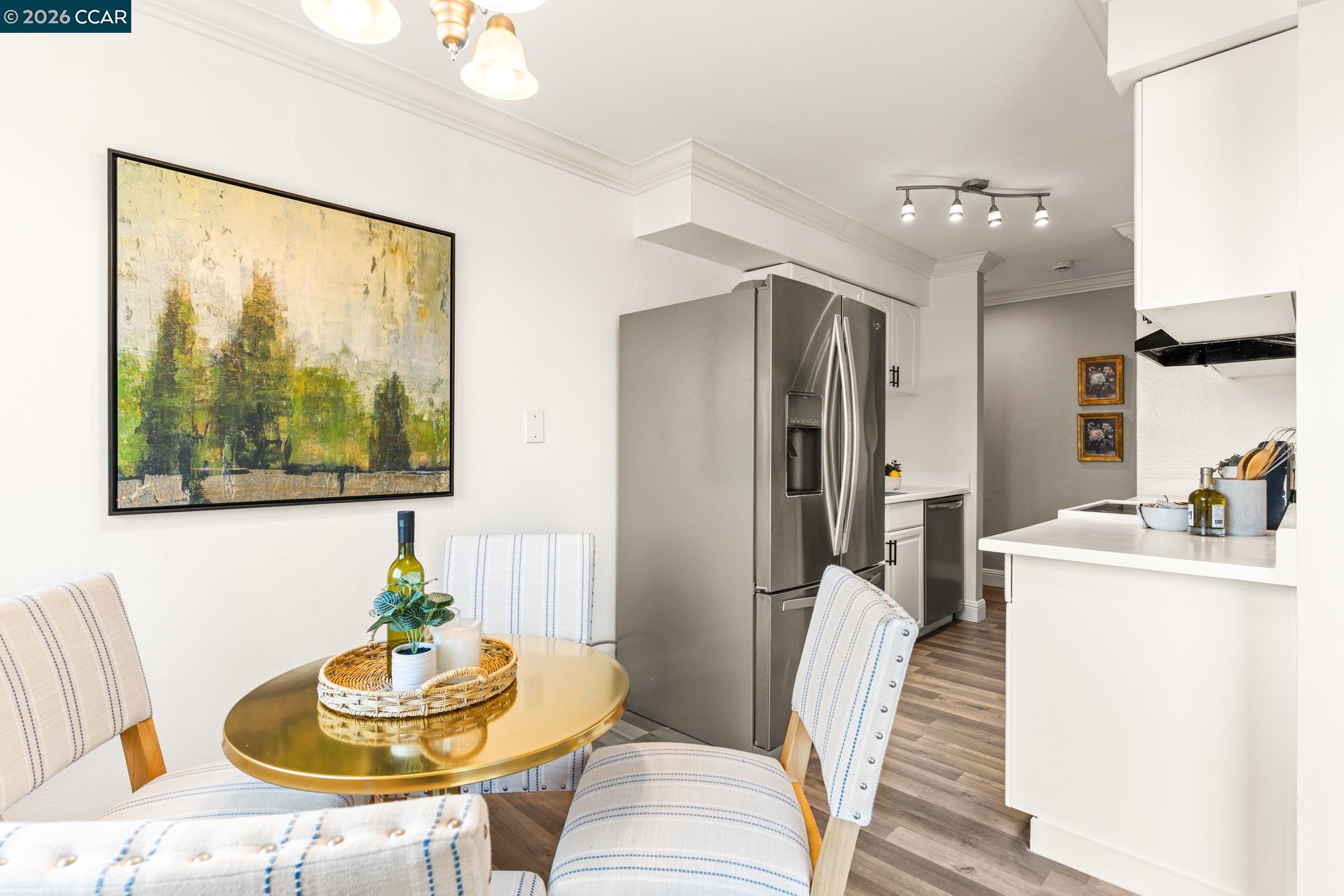 Detail Gallery Image 8 of 29 For 1133 Meadow Ln #106,  Concord,  CA 94520 - 2 Beds | 1/1 Baths