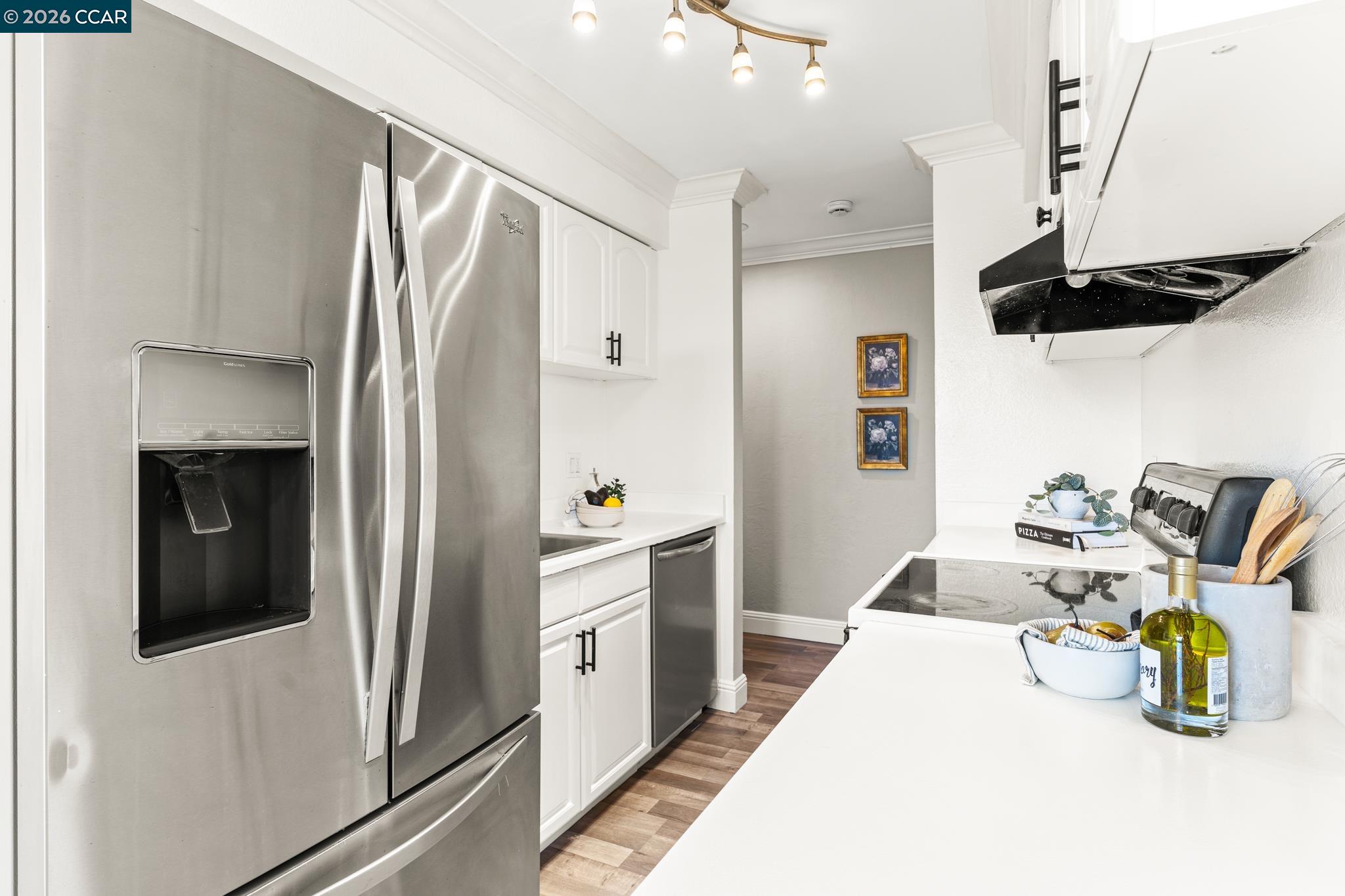 Detail Gallery Image 10 of 29 For 1133 Meadow Ln #106,  Concord,  CA 94520 - 2 Beds | 1/1 Baths