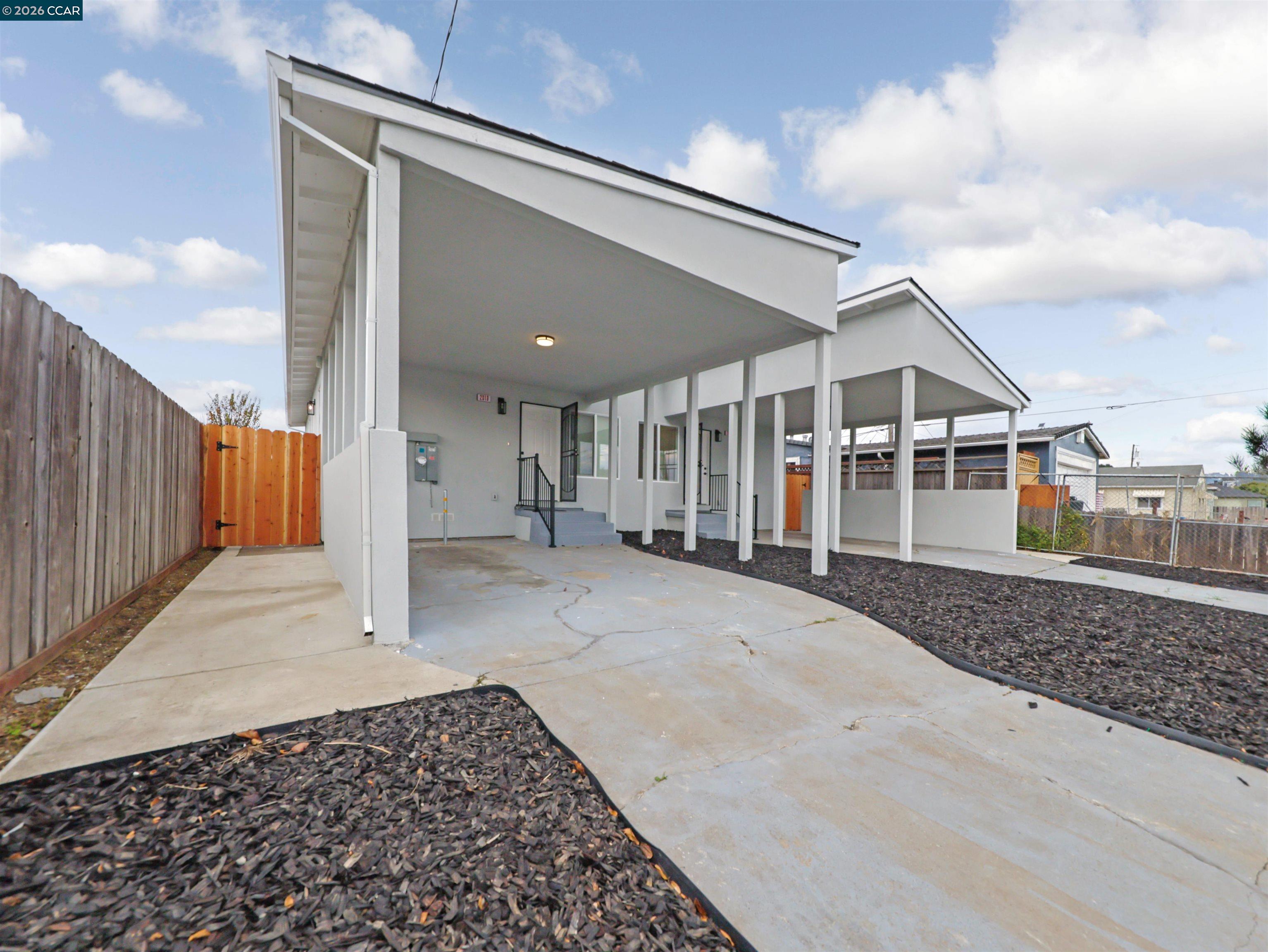 Detail Gallery Image 3 of 40 For 2019 Potrero Ave, Richmond,  CA 94804 - – Beds | – Baths