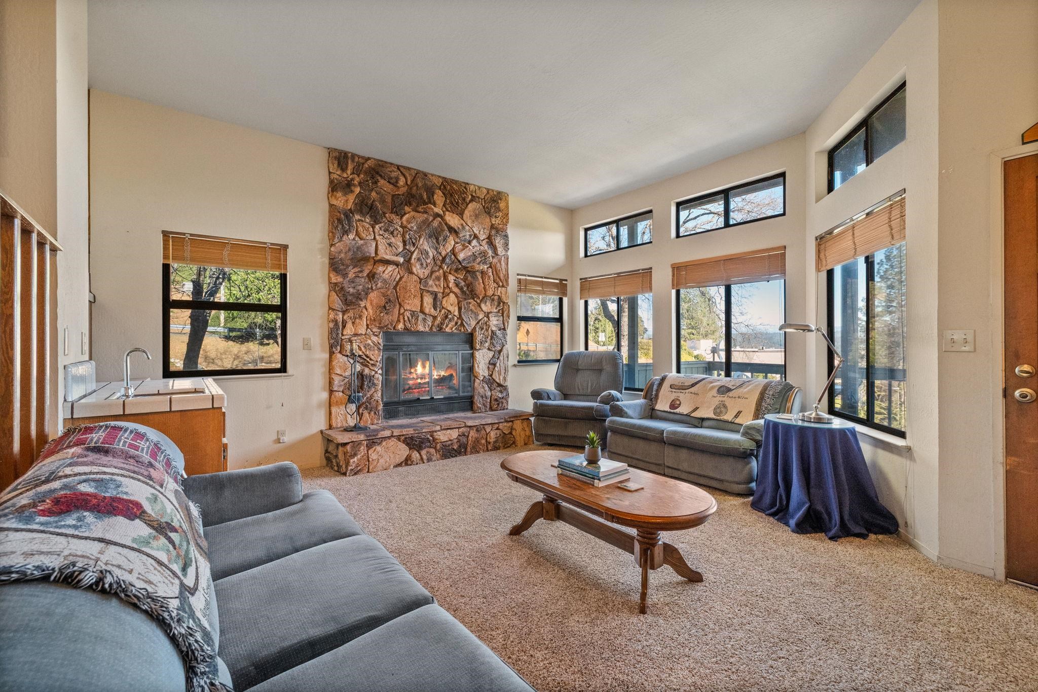 Detail Gallery Image 3 of 19 For 12757 Junipero Serra Ct #32,  Groveland,  CA 95321 - 4 Beds | 4 Baths