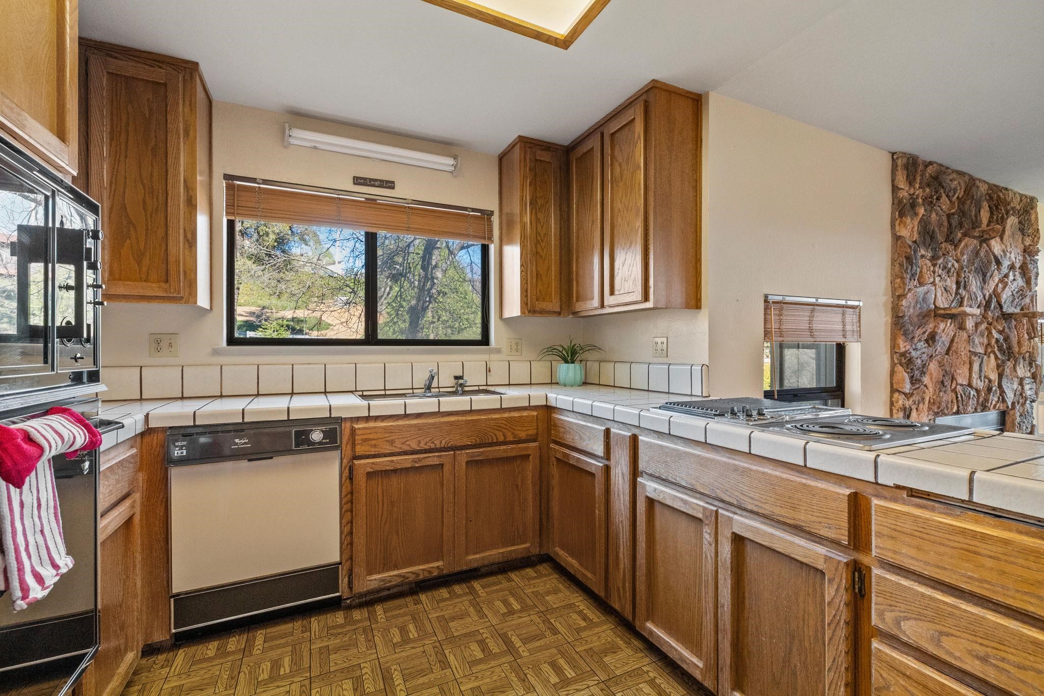 Detail Gallery Image 6 of 19 For 12757 Junipero Serra Ct #32,  Groveland,  CA 95321 - 4 Beds | 4 Baths