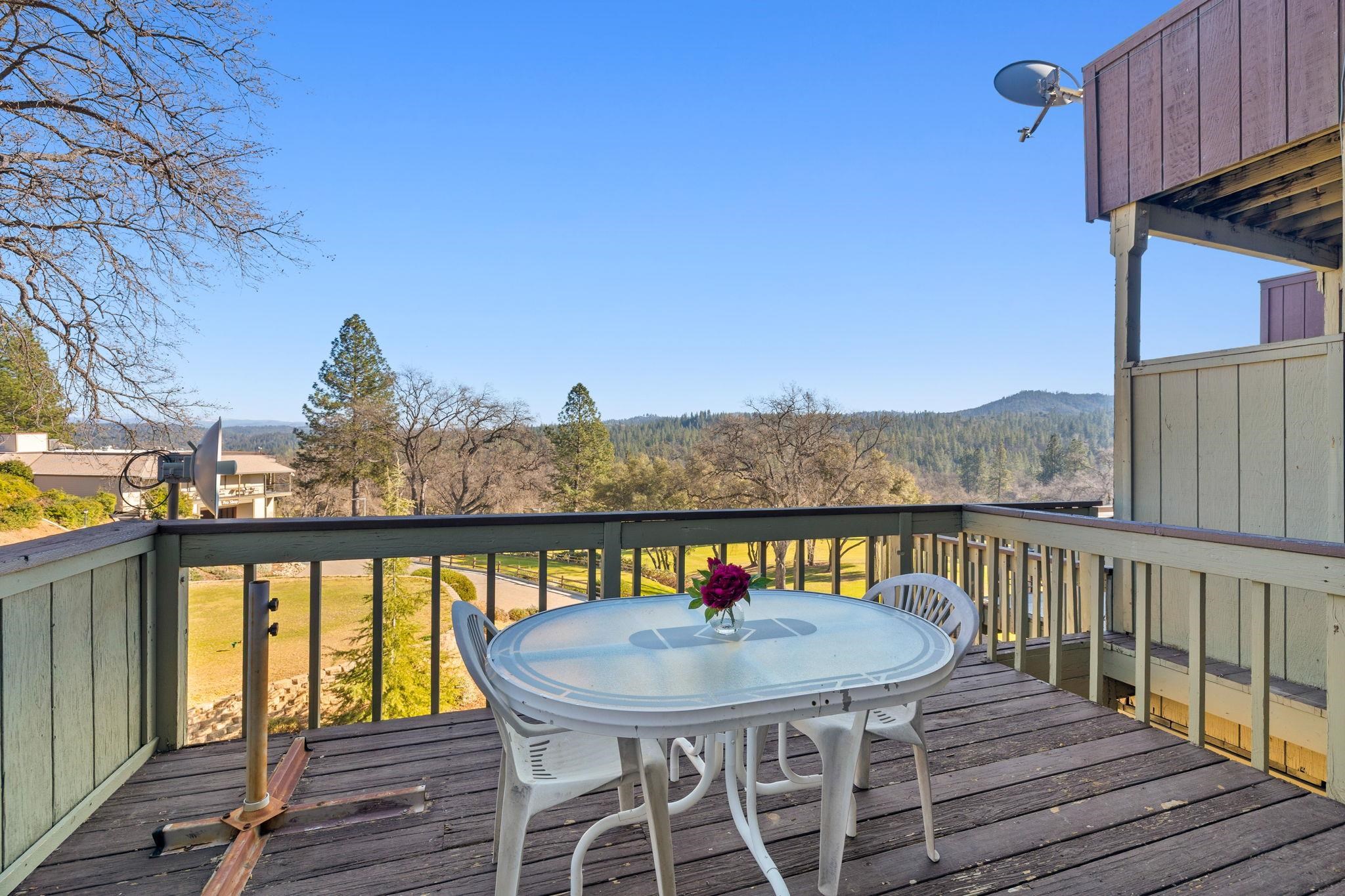 Detail Gallery Image 8 of 19 For 12757 Junipero Serra Ct #32,  Groveland,  CA 95321 - 4 Beds | 4 Baths