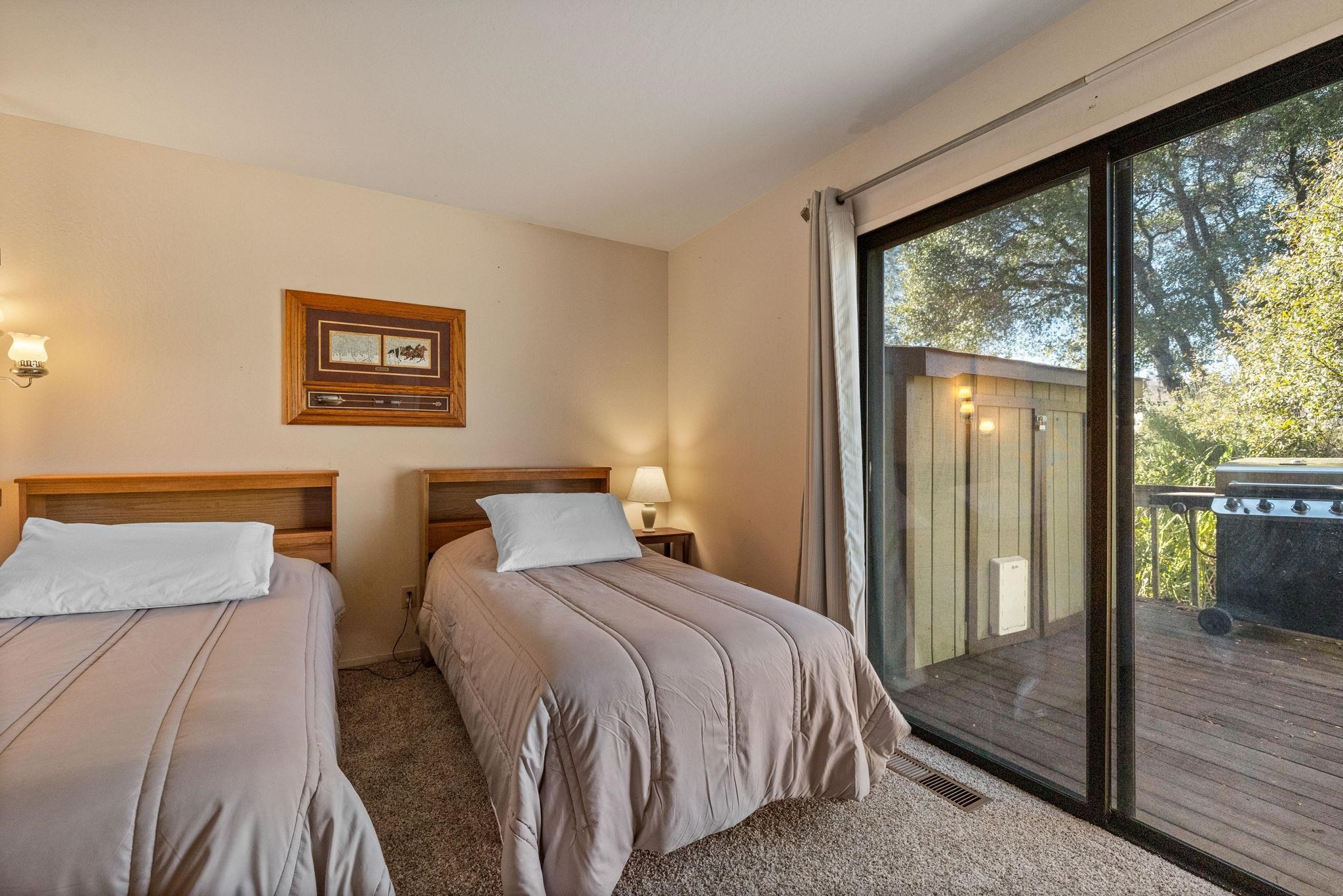 Detail Gallery Image 9 of 19 For 12757 Junipero Serra Ct #32,  Groveland,  CA 95321 - 4 Beds | 4 Baths