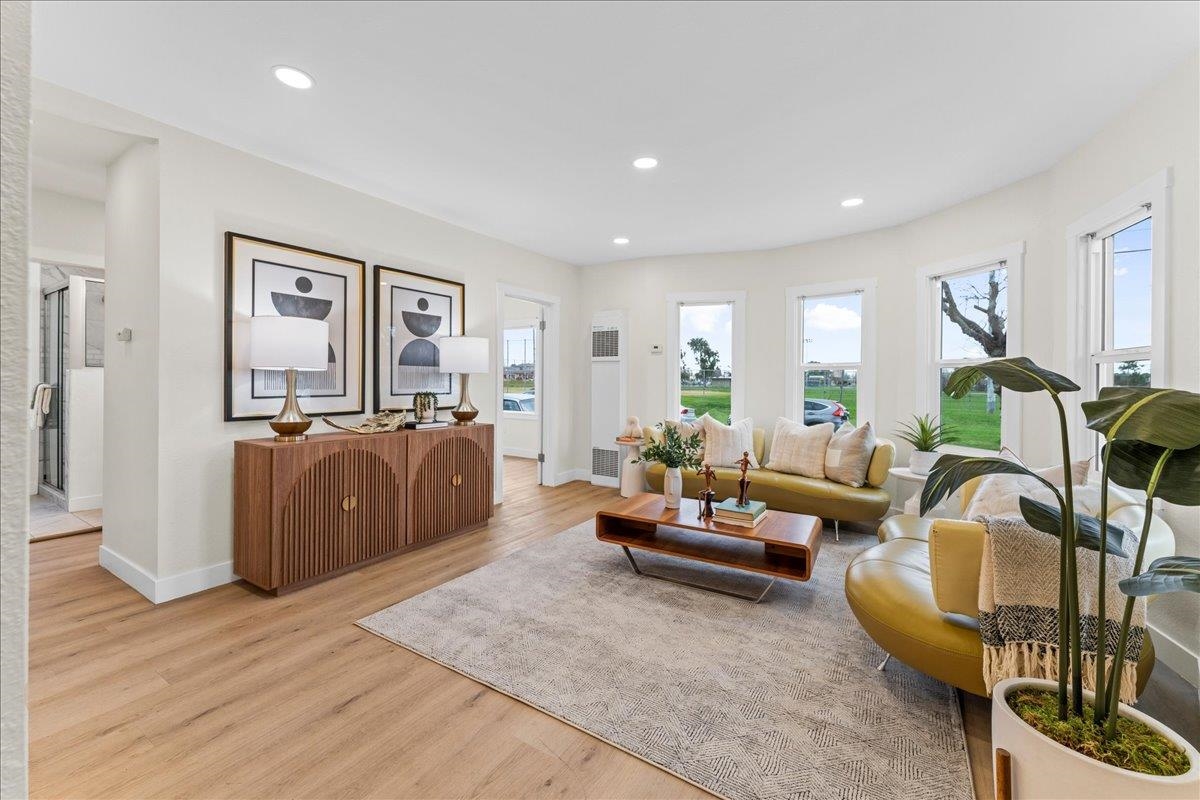 Detail Gallery Image 13 of 60 For 2717 Mabel St, Berkeley,  CA 94702 - 4 Beds | 3 Baths