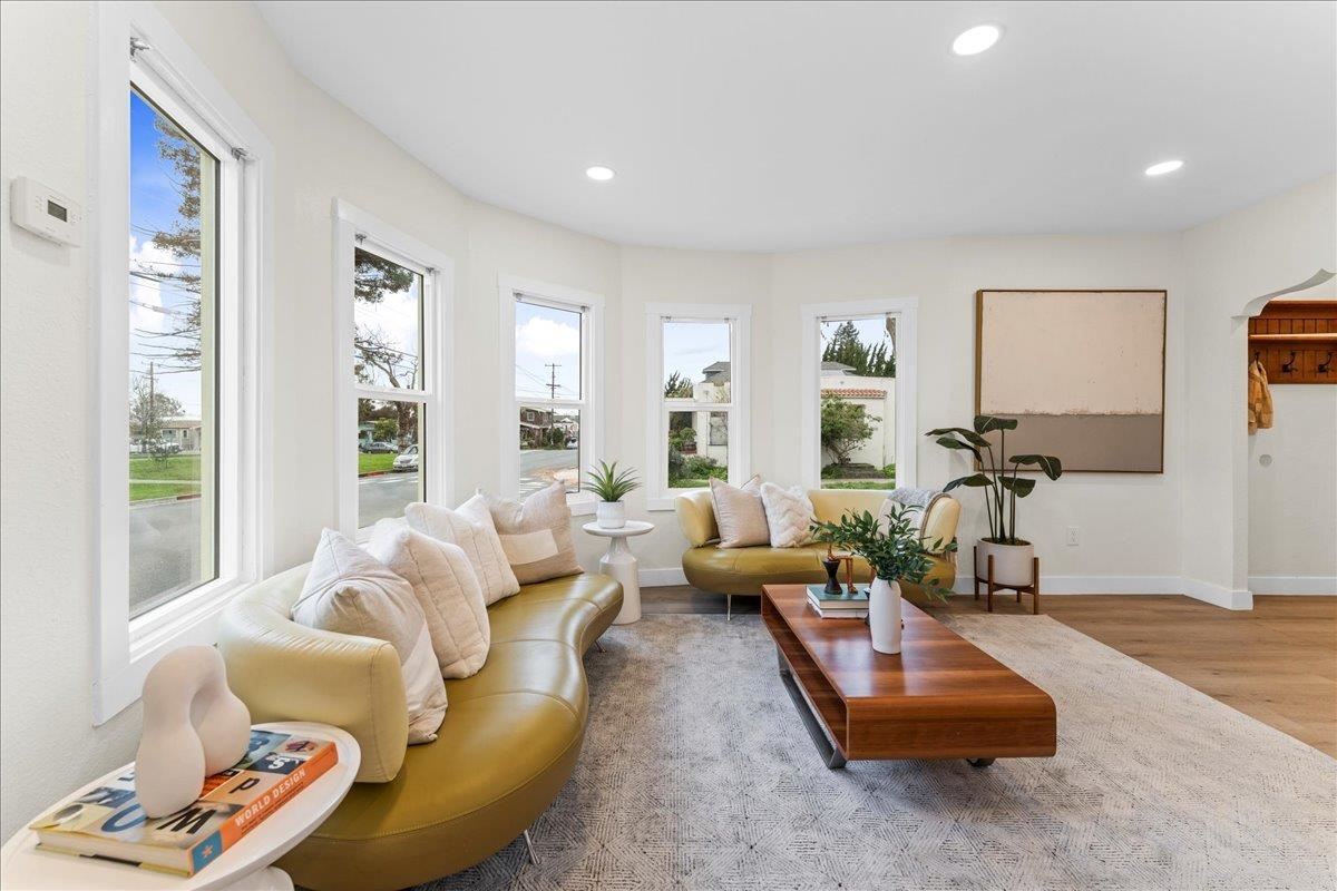 Detail Gallery Image 5 of 60 For 2717 Mabel St, Berkeley,  CA 94702 - 4 Beds | 3 Baths