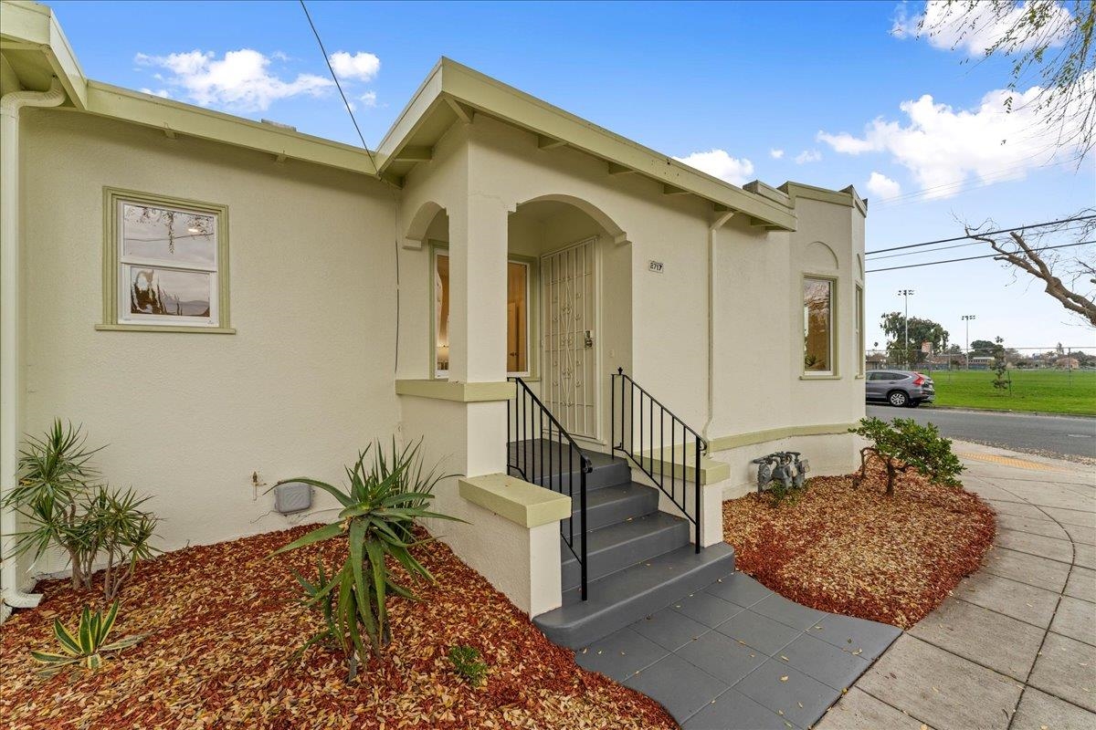 Detail Gallery Image 54 of 60 For 2717 Mabel St, Berkeley,  CA 94702 - 4 Beds | 3 Baths