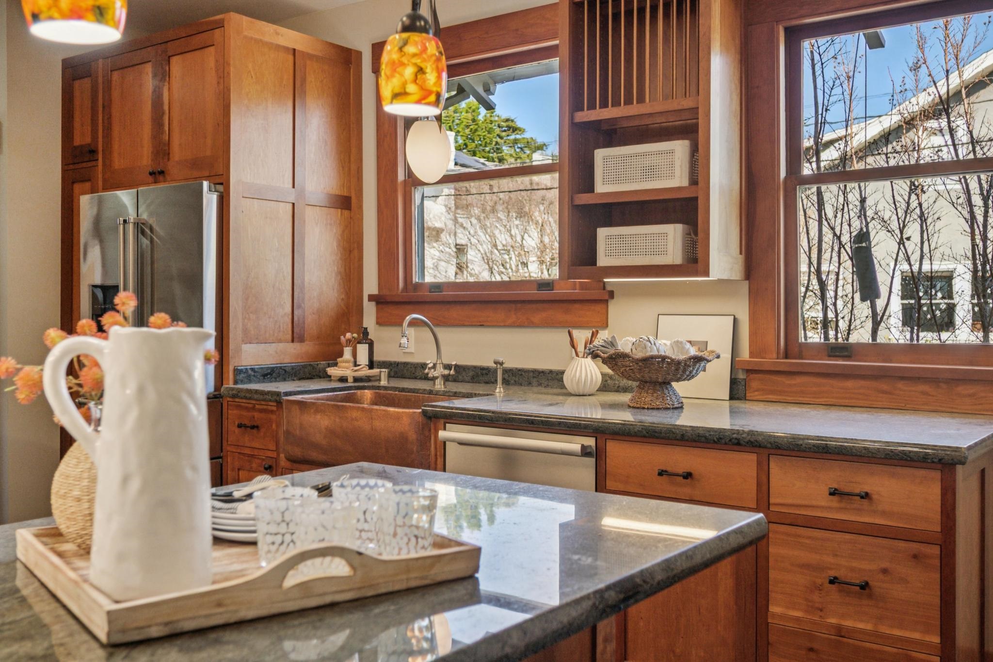 Detail Gallery Image 15 of 60 For 3833 Lakeshore Ave, Oakland,  CA 94610 - 5 Beds | 3/1 Baths