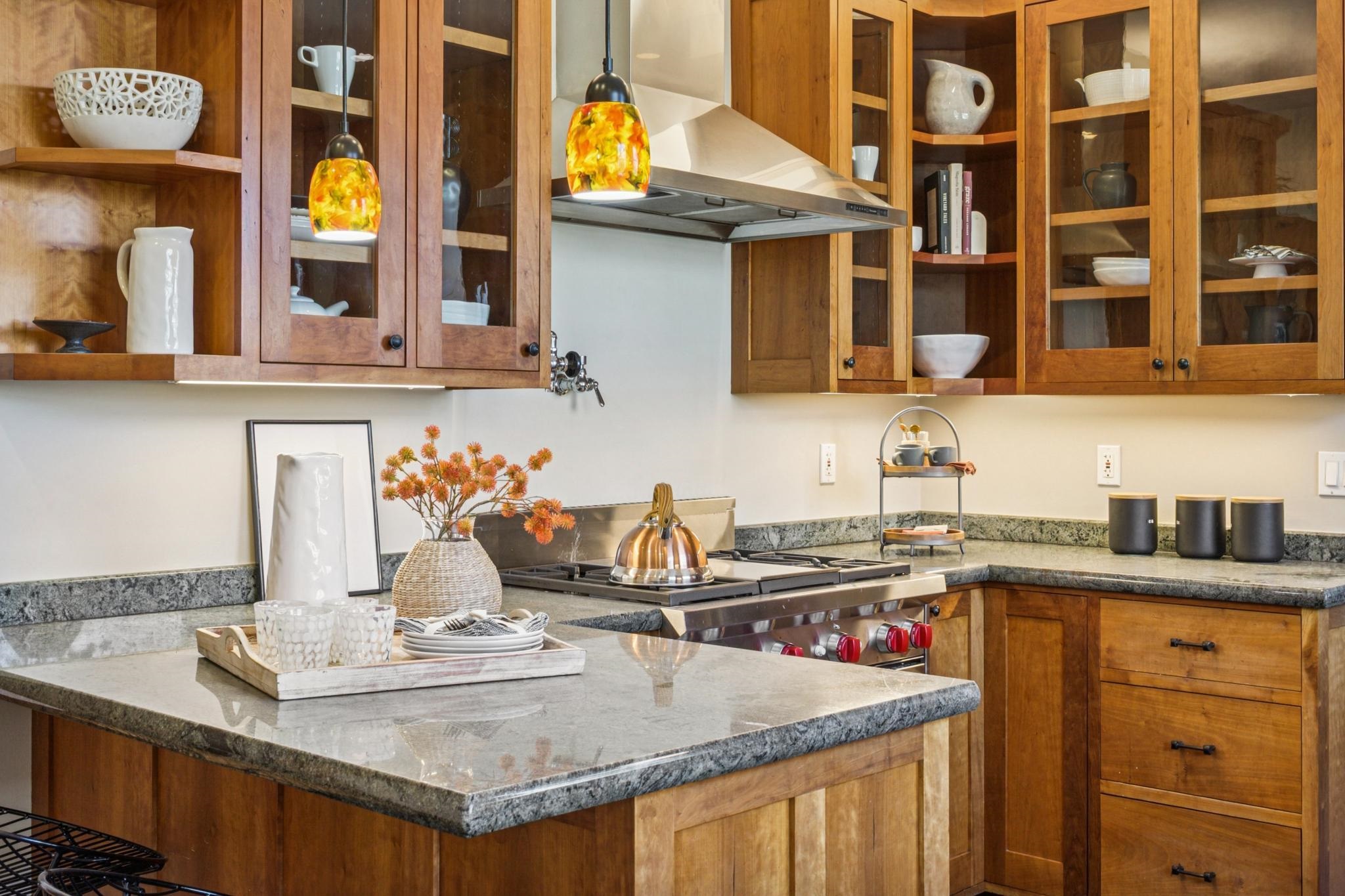 Detail Gallery Image 17 of 60 For 3833 Lakeshore Ave, Oakland,  CA 94610 - 5 Beds | 3/1 Baths