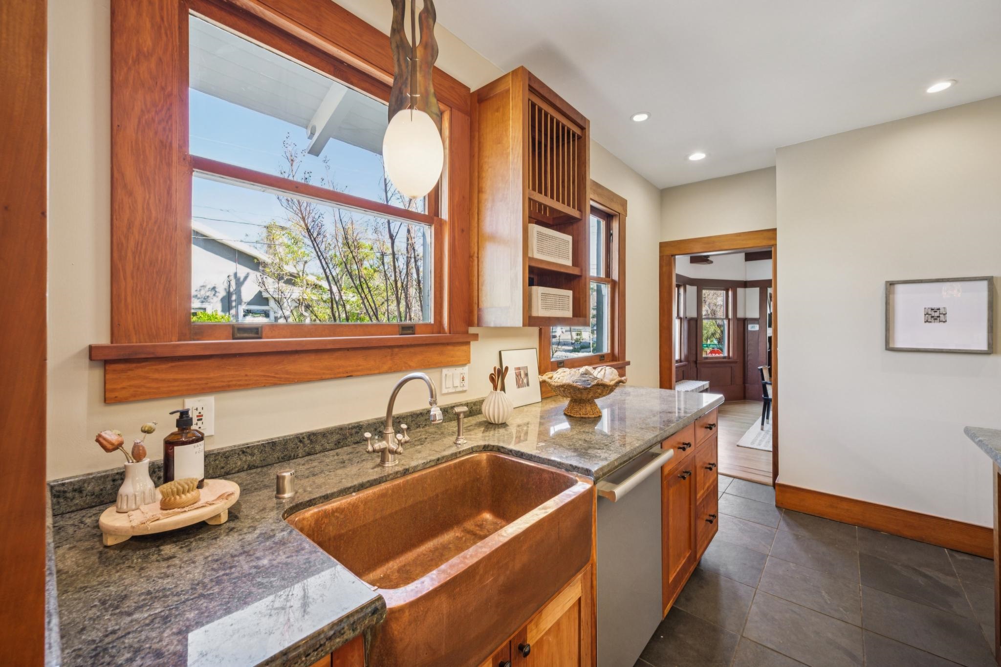 Detail Gallery Image 18 of 60 For 3833 Lakeshore Ave, Oakland,  CA 94610 - 5 Beds | 3/1 Baths