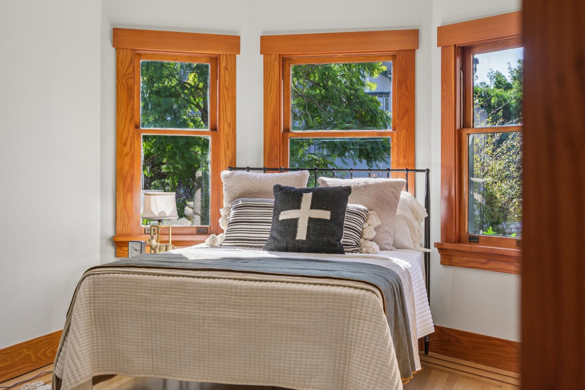 Detail Gallery Image 24 of 60 For 3833 Lakeshore Ave, Oakland,  CA 94610 - 5 Beds | 3/1 Baths