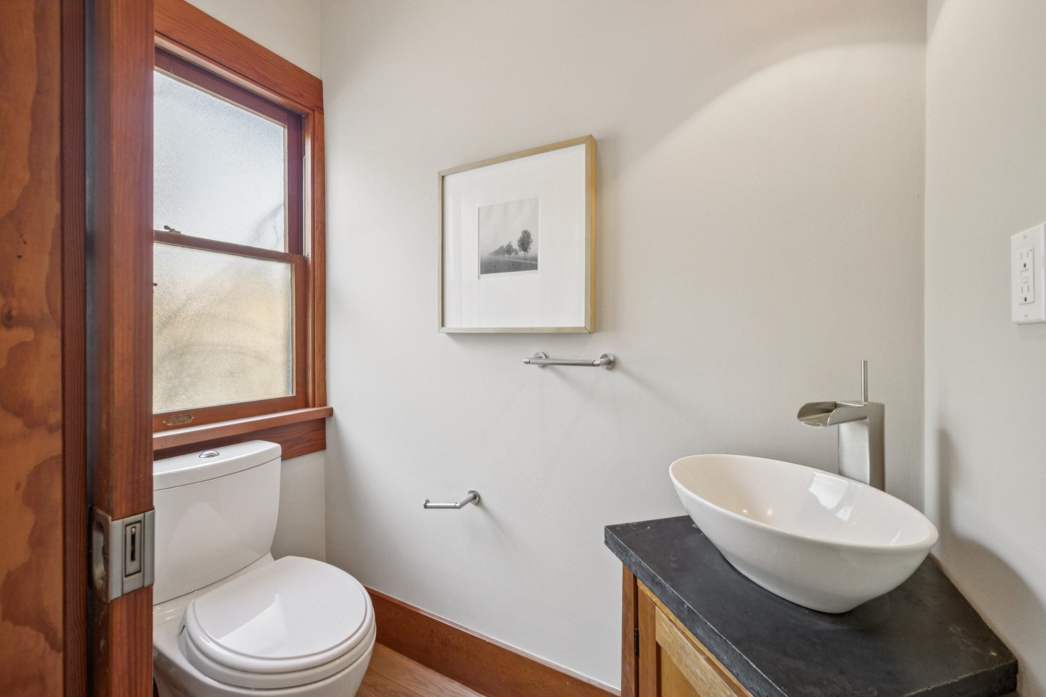 Detail Gallery Image 32 of 60 For 3833 Lakeshore Ave, Oakland,  CA 94610 - 5 Beds | 3/1 Baths