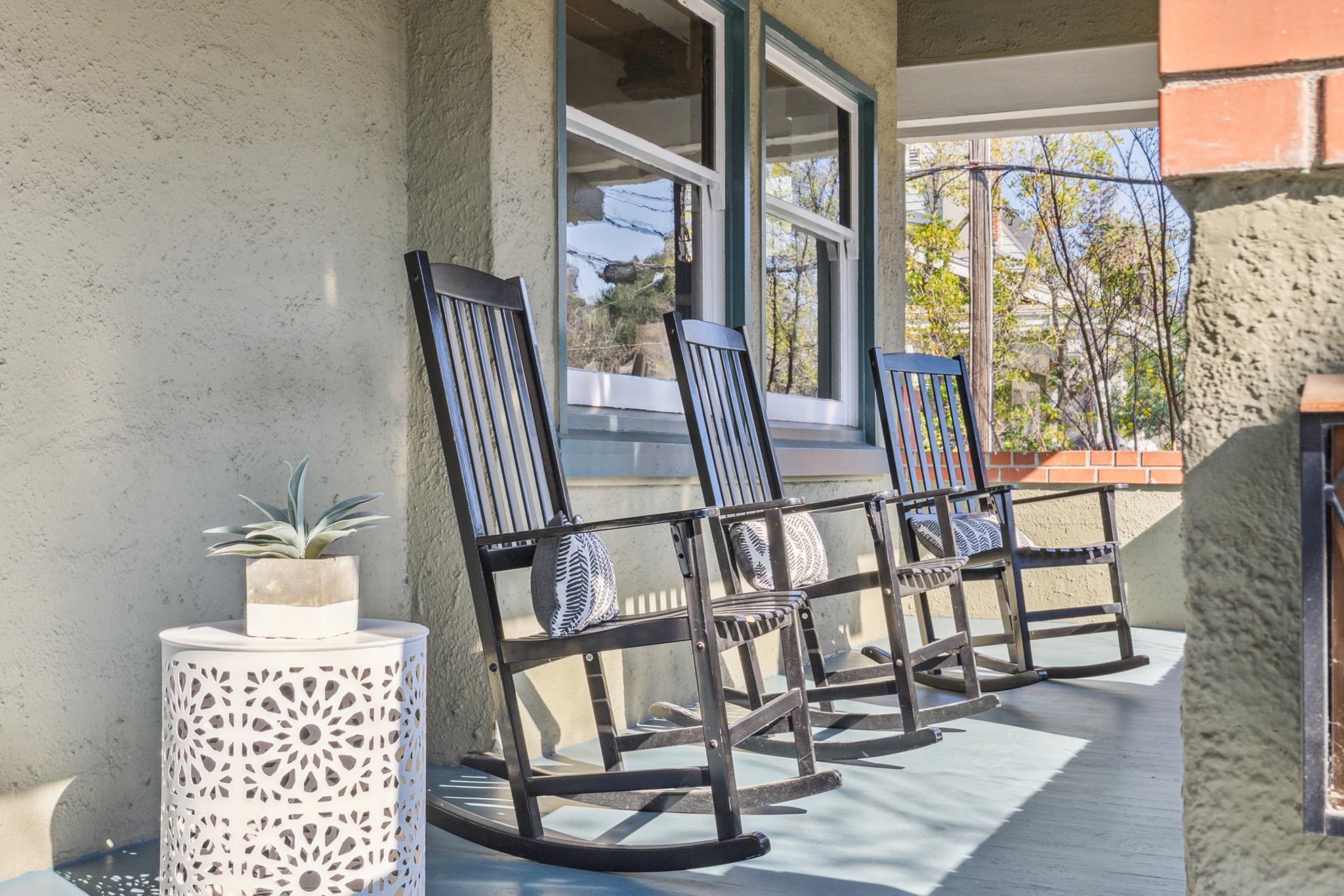 Detail Gallery Image 5 of 60 For 3833 Lakeshore Ave, Oakland,  CA 94610 - 5 Beds | 3/1 Baths