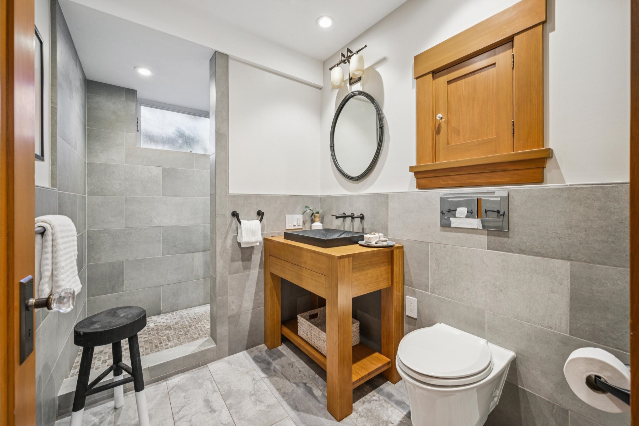 Detail Gallery Image 44 of 60 For 3833 Lakeshore Ave, Oakland,  CA 94610 - 5 Beds | 3/1 Baths