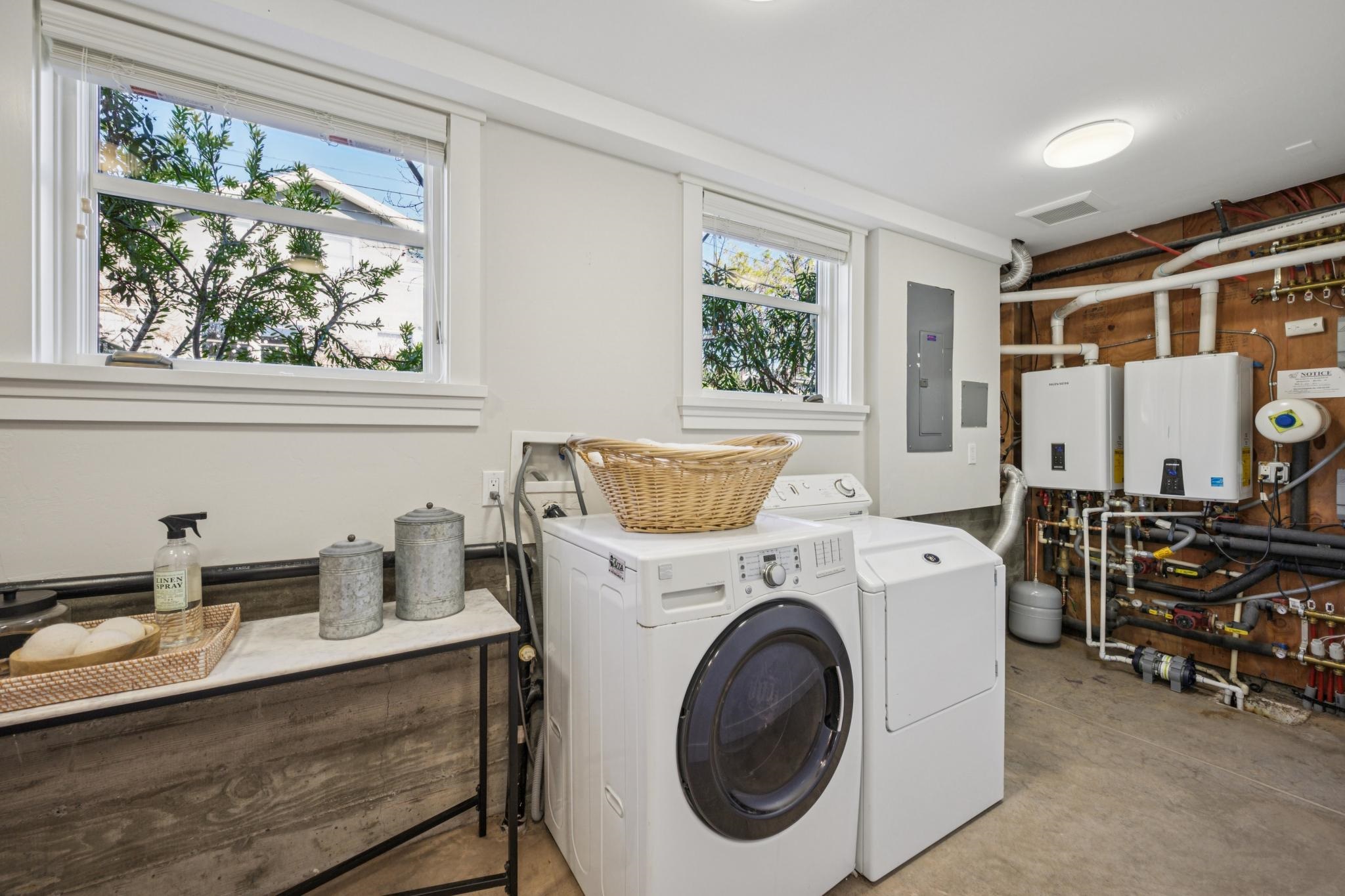 Detail Gallery Image 45 of 60 For 3833 Lakeshore Ave, Oakland,  CA 94610 - 5 Beds | 3/1 Baths