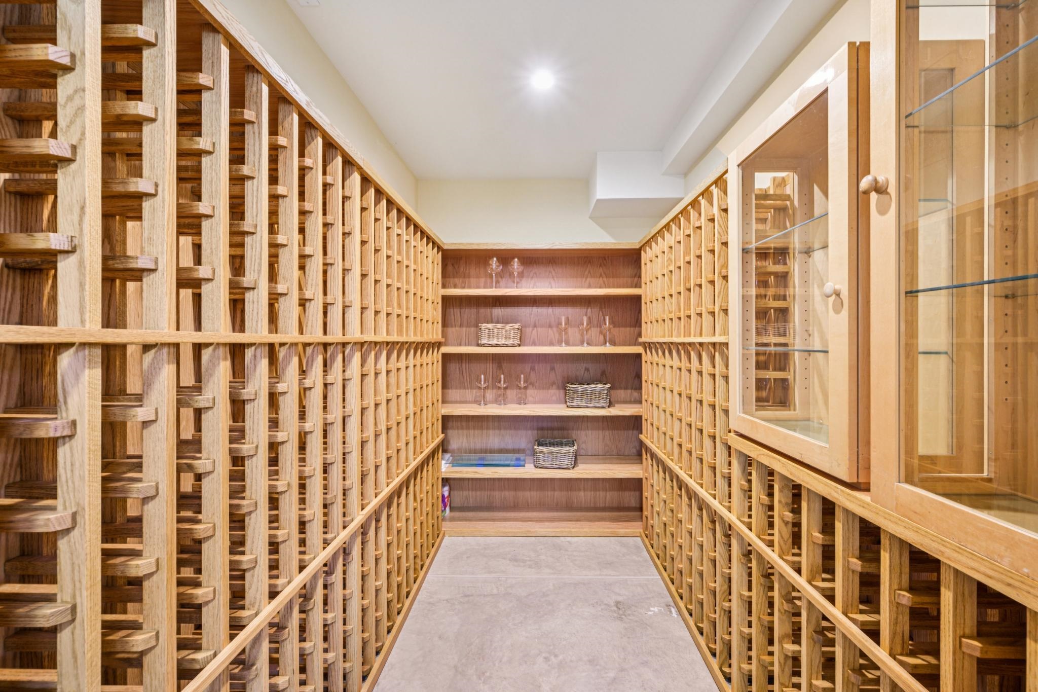 Detail Gallery Image 47 of 60 For 3833 Lakeshore Ave, Oakland,  CA 94610 - 5 Beds | 3/1 Baths