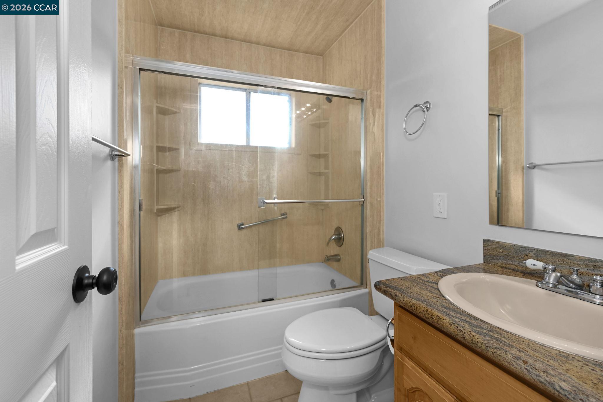 Detail Gallery Image 11 of 29 For 1921 Gilly Lane, Concord,  CA 94518 - 3 Beds | 2/1 Baths