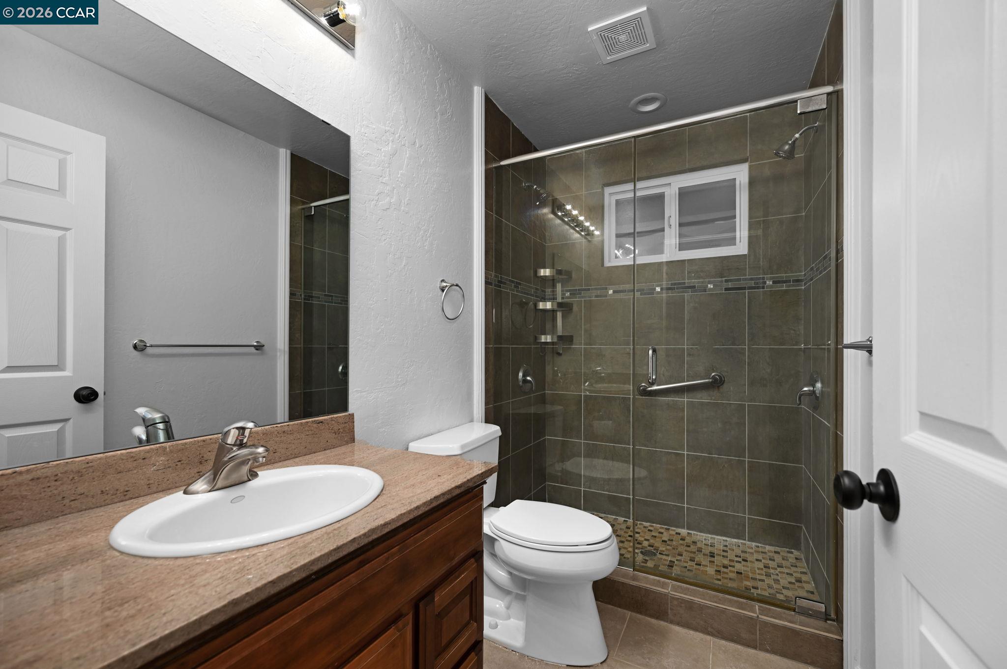 Detail Gallery Image 20 of 29 For 1921 Gilly Lane, Concord,  CA 94518 - 3 Beds | 2/1 Baths