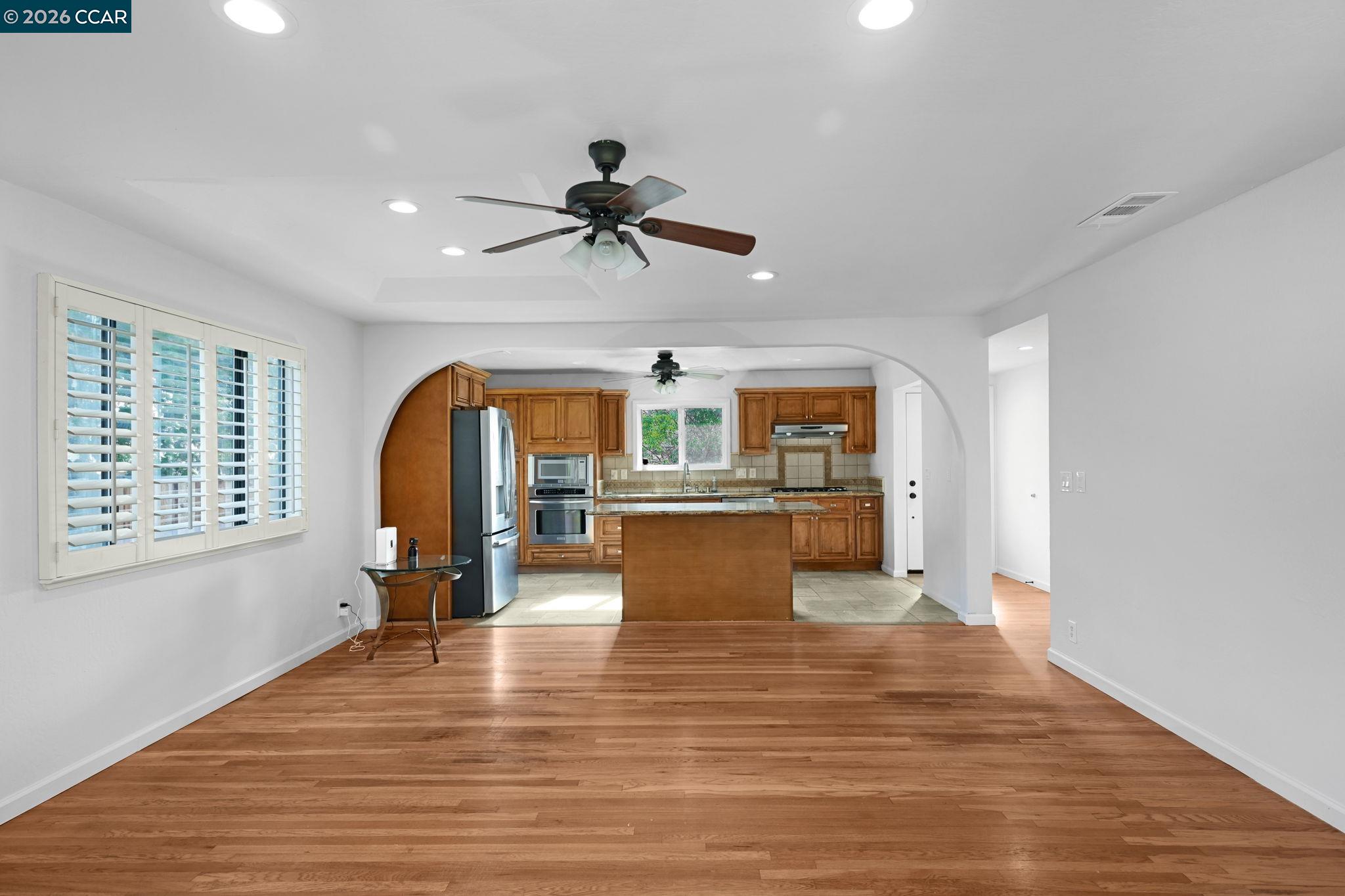 Detail Gallery Image 3 of 29 For 1921 Gilly Lane, Concord,  CA 94518 - 3 Beds | 2/1 Baths