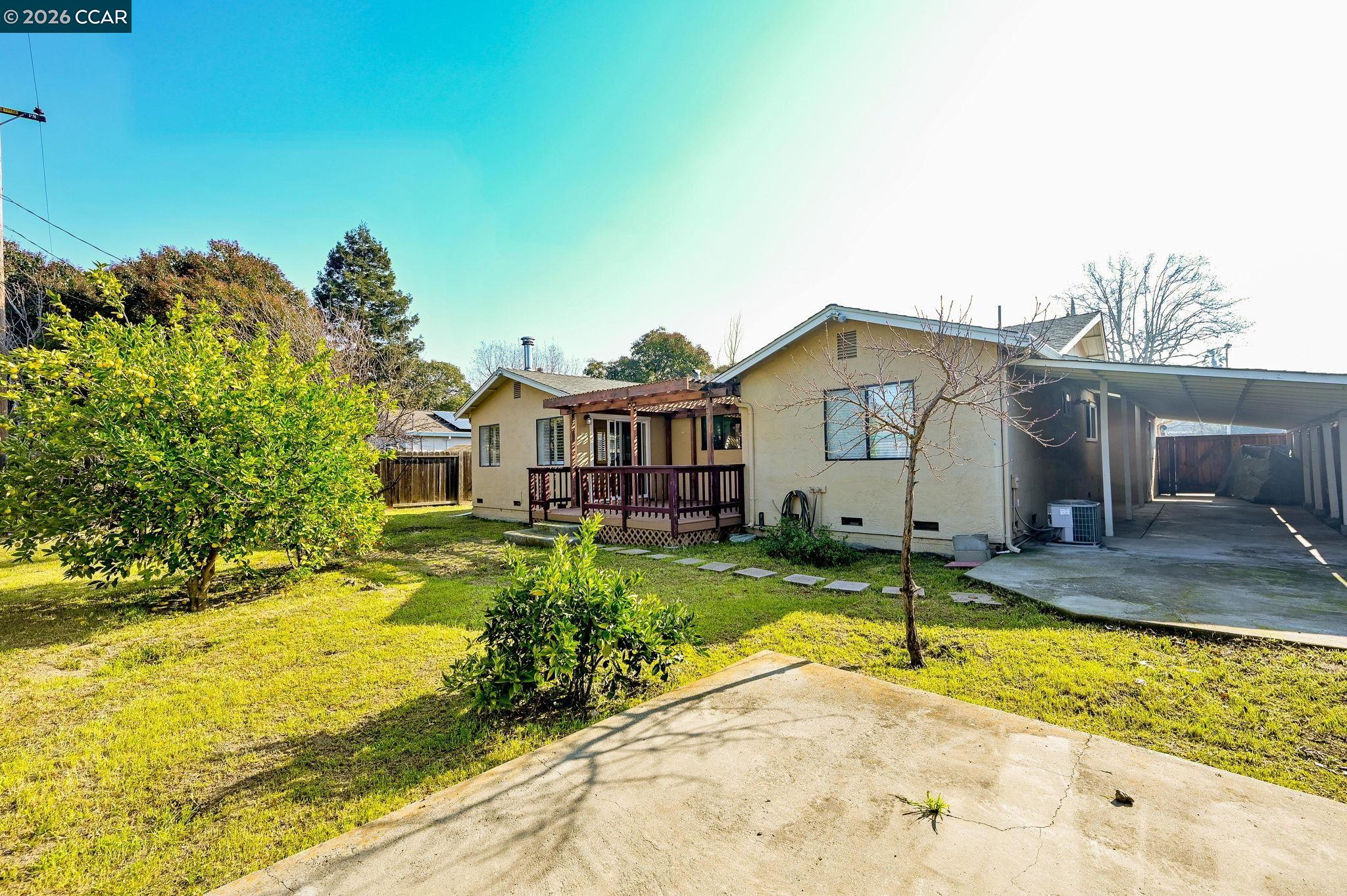 Detail Gallery Image 23 of 29 For 1921 Gilly Lane, Concord,  CA 94518 - 3 Beds | 2/1 Baths