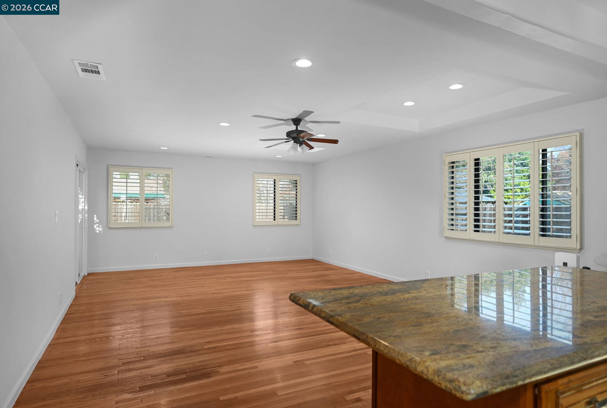 Detail Gallery Image 7 of 29 For 1921 Gilly Lane, Concord,  CA 94518 - 3 Beds | 2/1 Baths