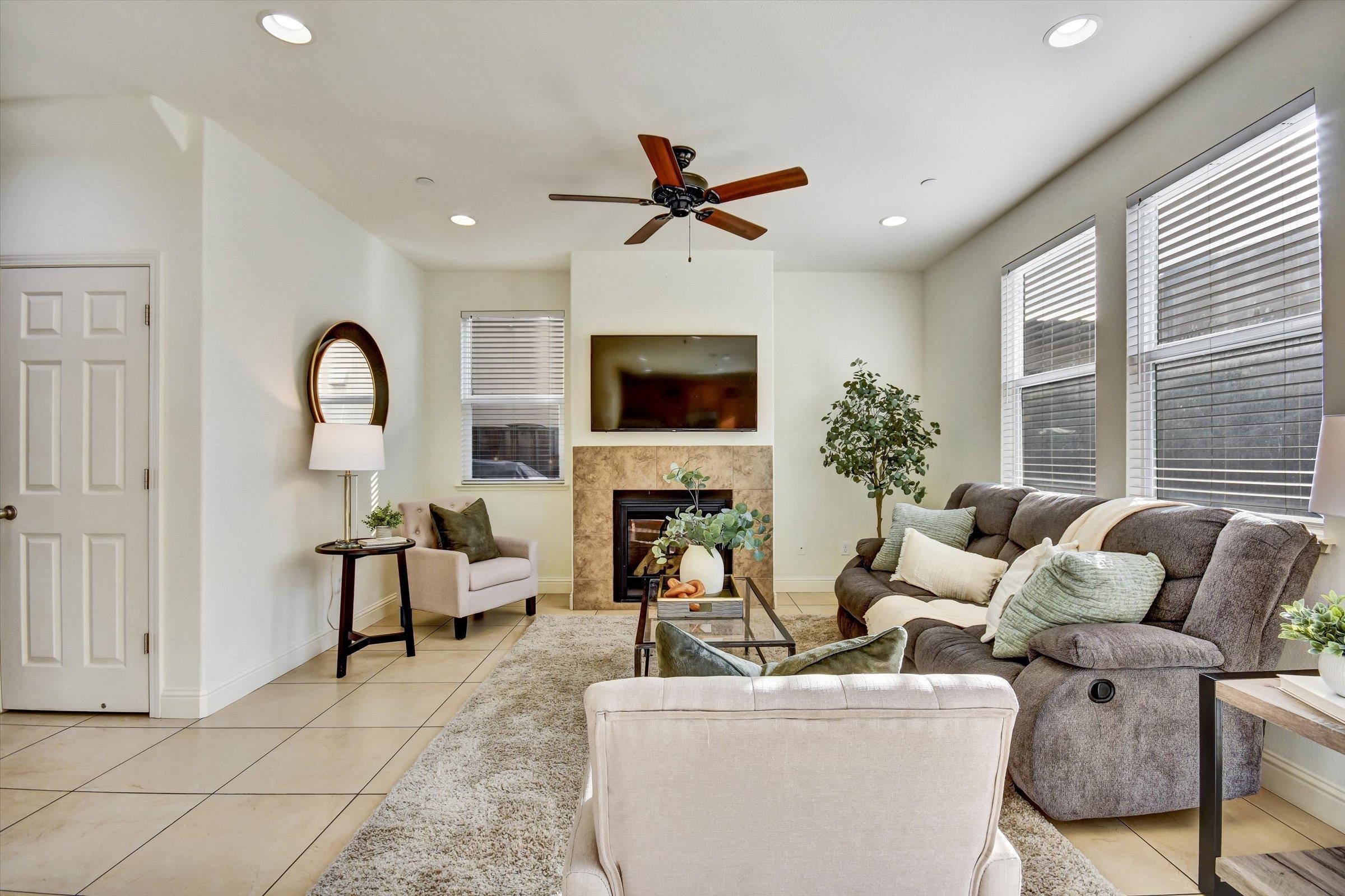 Detail Gallery Image 11 of 32 For 6111 Hyde Park Dr, Gilroy,  CA 95020 - 4 Beds | 2/1 Baths