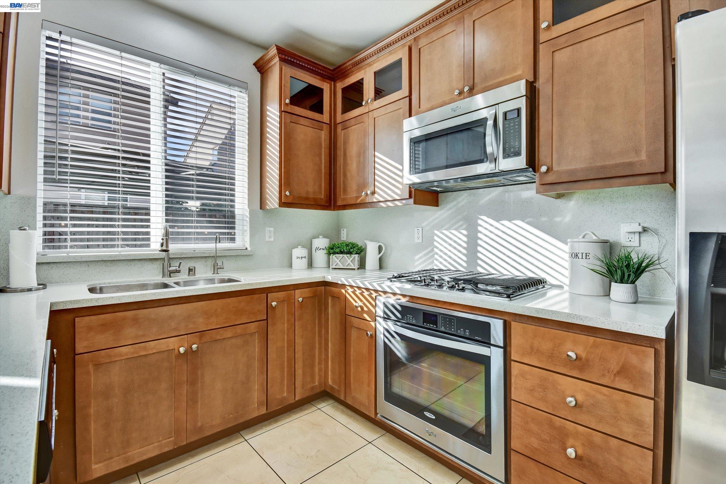 Detail Gallery Image 11 of 32 For 6111 Hyde Park Dr, Gilroy,  CA 95020 - 4 Beds | 2/1 Baths