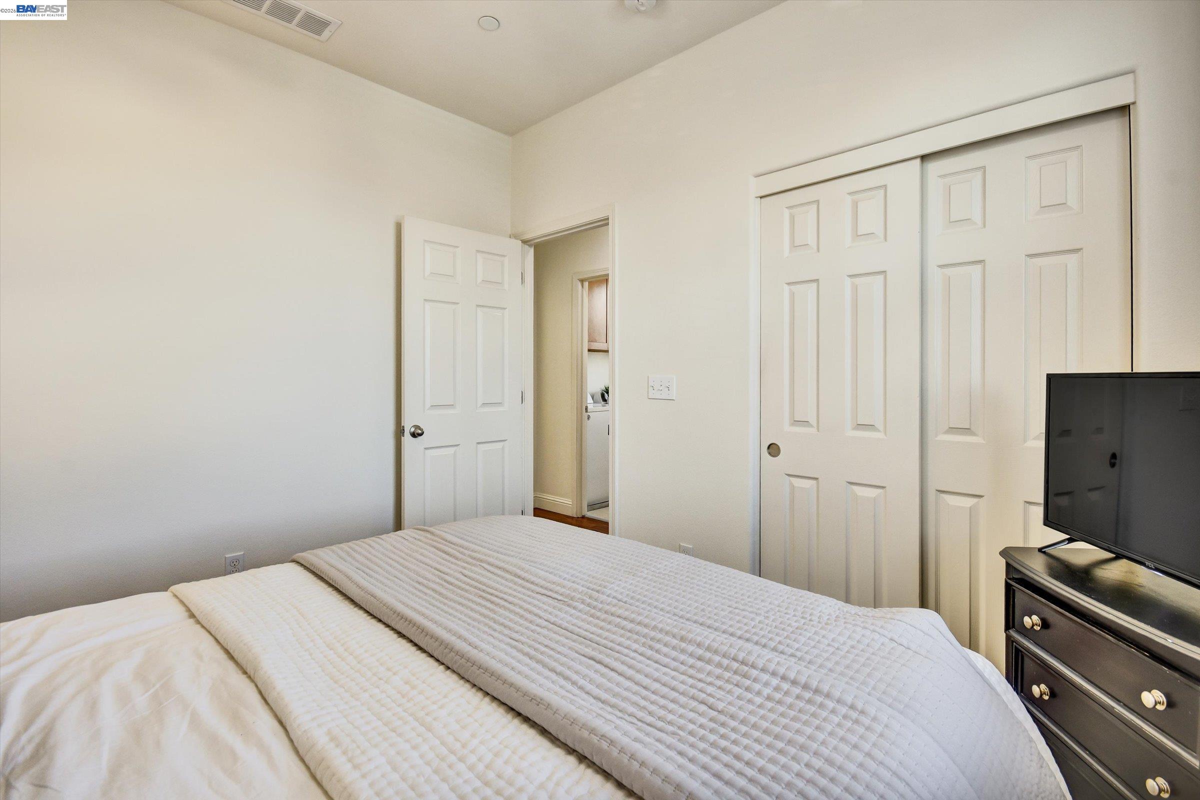 Detail Gallery Image 25 of 32 For 6111 Hyde Park Dr, Gilroy,  CA 95020 - 4 Beds | 2/1 Baths