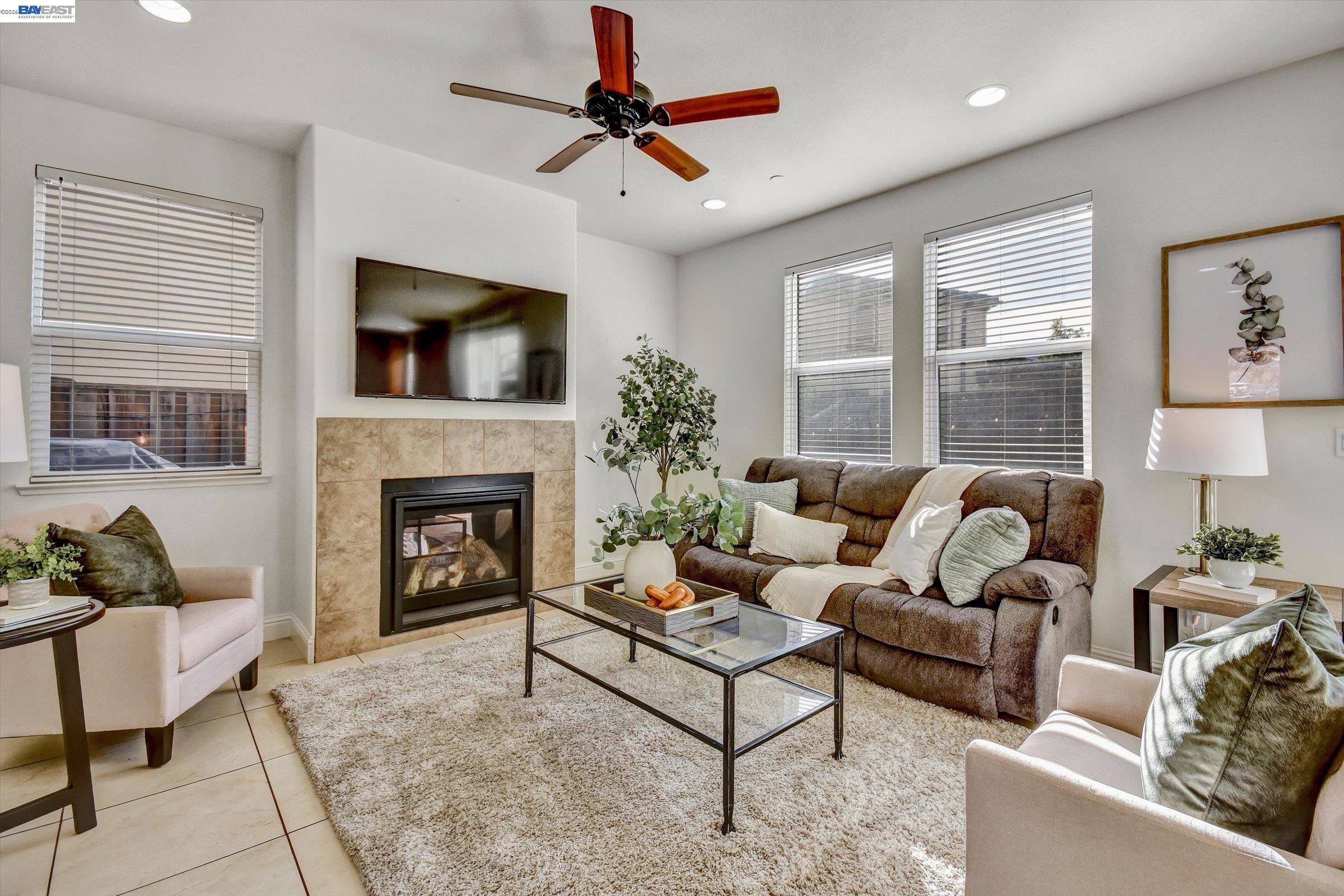 Detail Gallery Image 4 of 32 For 6111 Hyde Park Dr, Gilroy,  CA 95020 - 4 Beds | 2/1 Baths