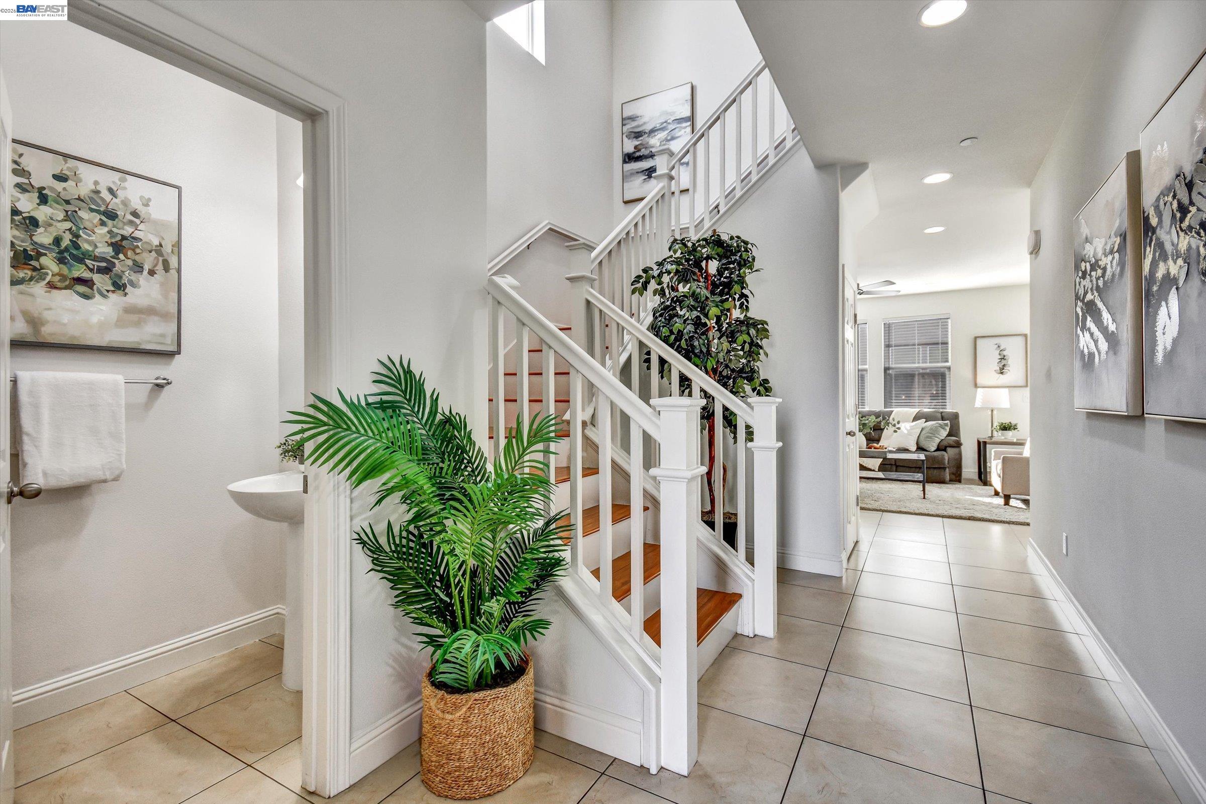 Detail Gallery Image 5 of 32 For 6111 Hyde Park Dr, Gilroy,  CA 95020 - 4 Beds | 2/1 Baths