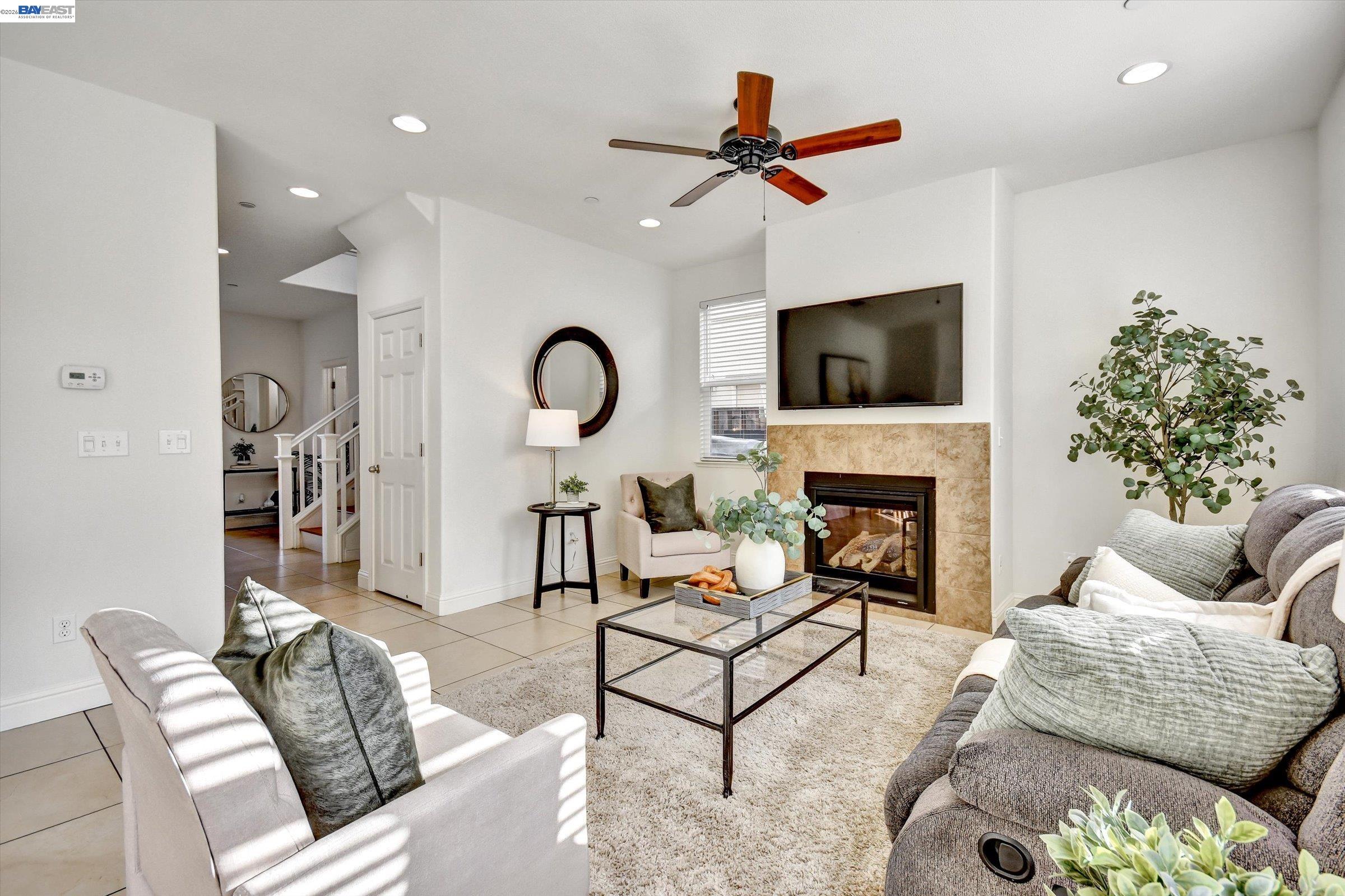 Detail Gallery Image 7 of 32 For 6111 Hyde Park Dr, Gilroy,  CA 95020 - 4 Beds | 2/1 Baths