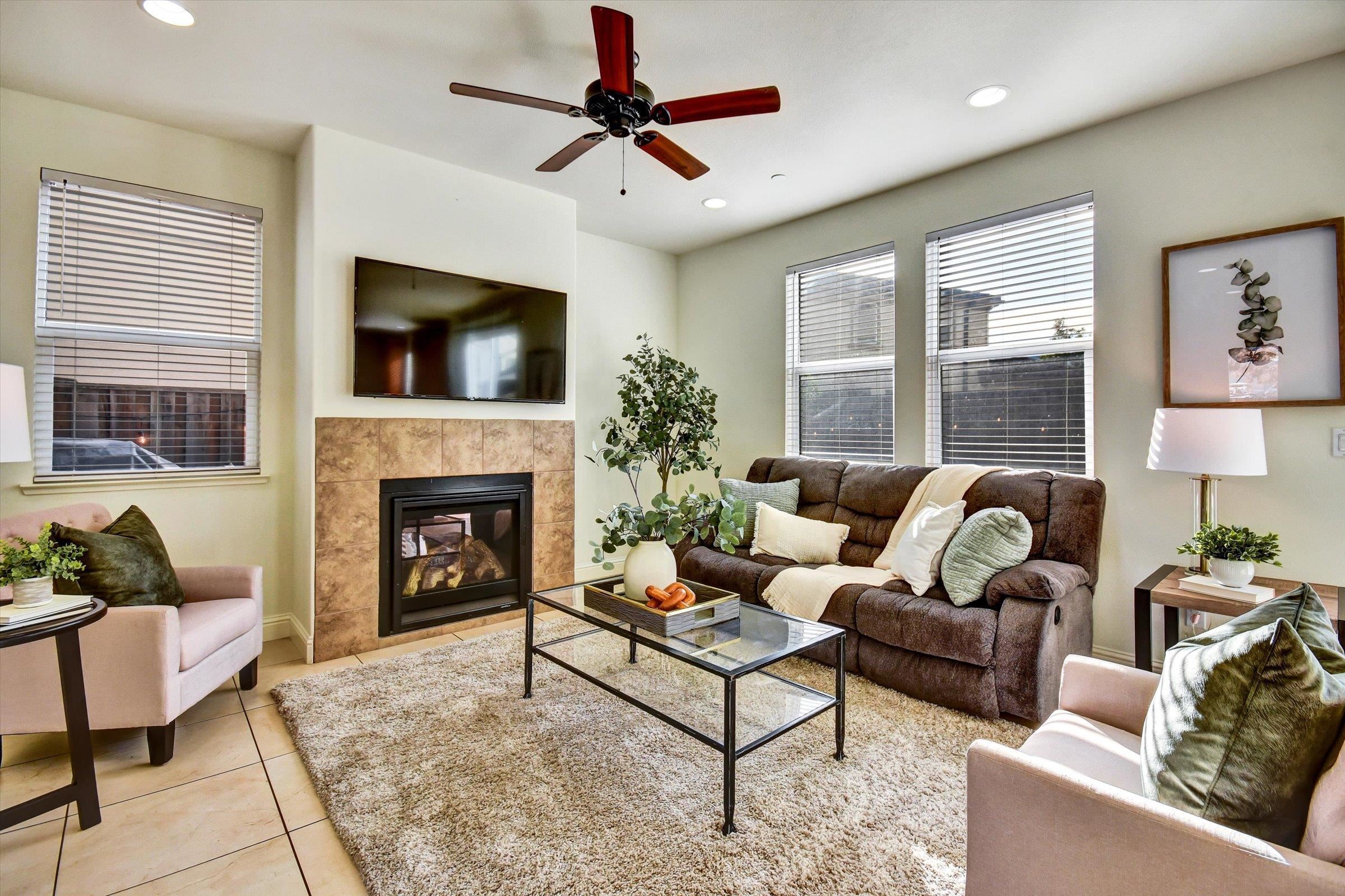 Detail Gallery Image 7 of 32 For 6111 Hyde Park Dr, Gilroy,  CA 95020 - 4 Beds | 2/1 Baths